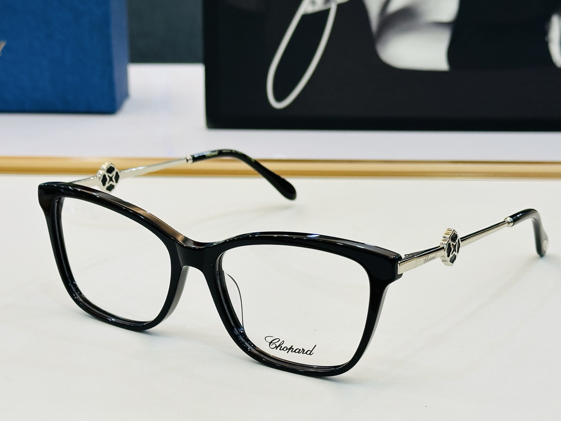 原版 ChoPard肖邦 MODEL VCH318S Size：56口17-142 以现代时尚的设计风格