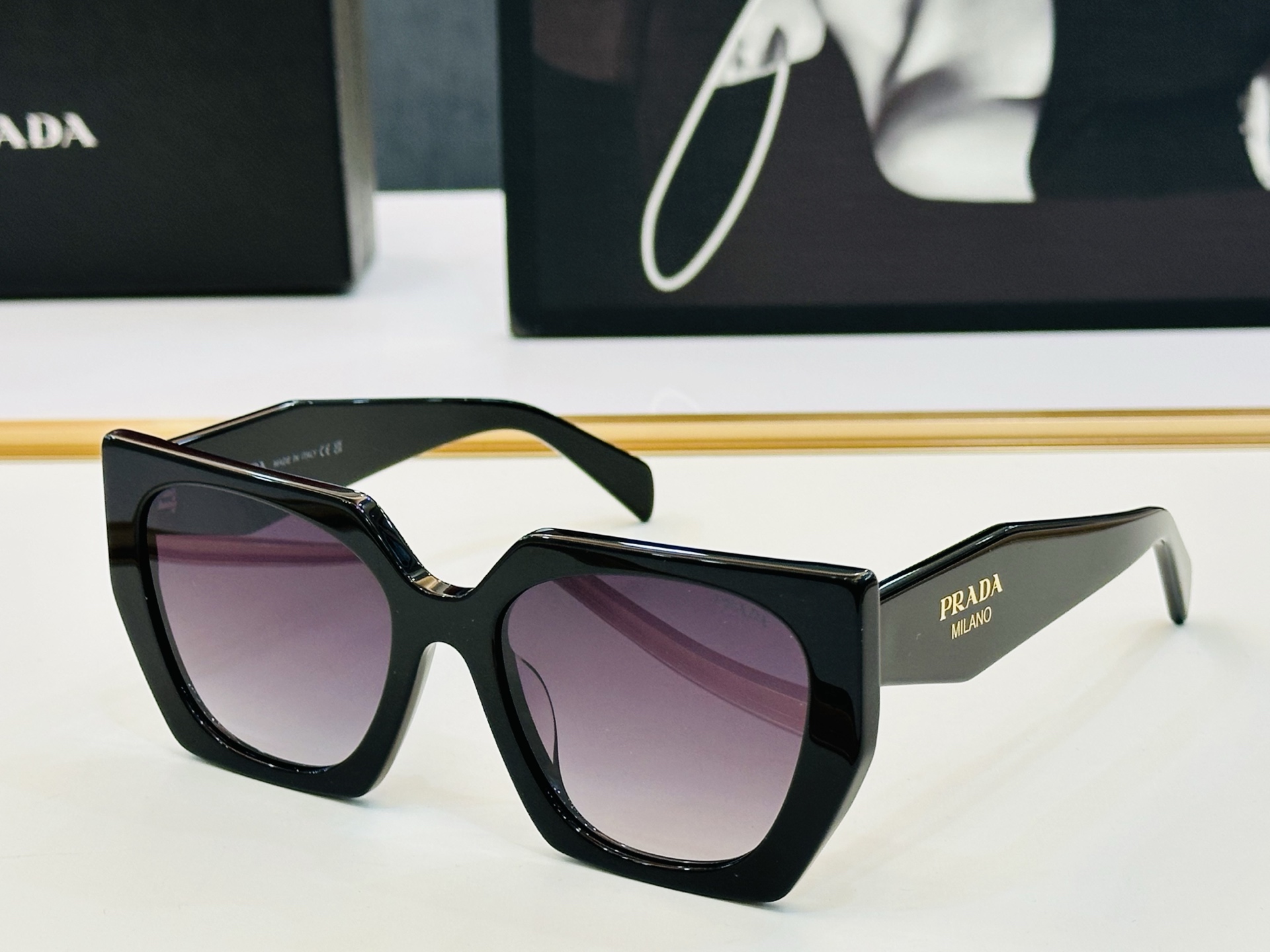 🔺PRAD*🔻普家 SPR15W  Size：55口20-145 眼镜系列堪称精湛制作 彰显独特个 L最