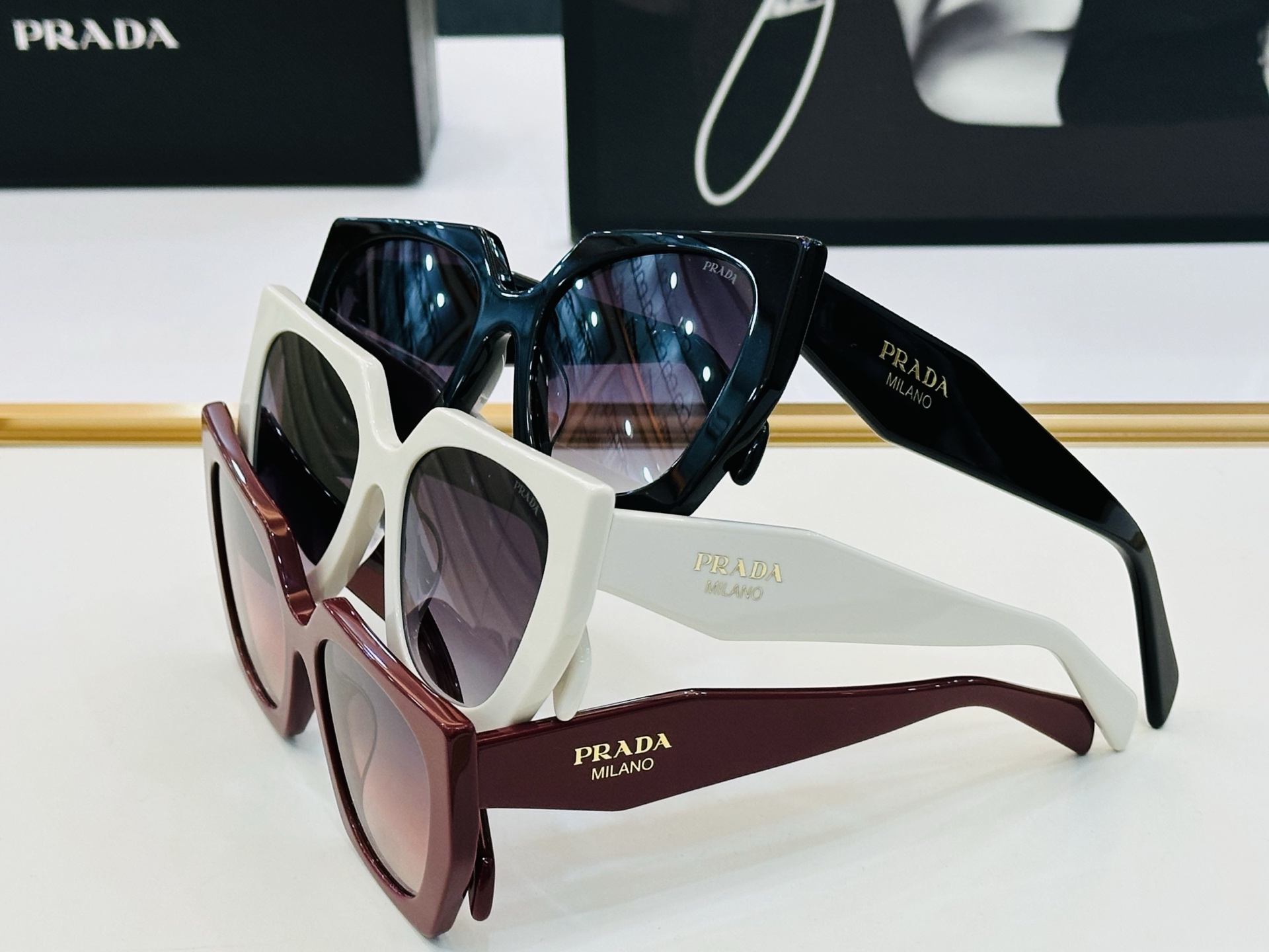 🔺PRAD*🔻普家 SPR15W  Size：55口20-145 眼镜系列堪称精湛制作 彰显独特个 L最