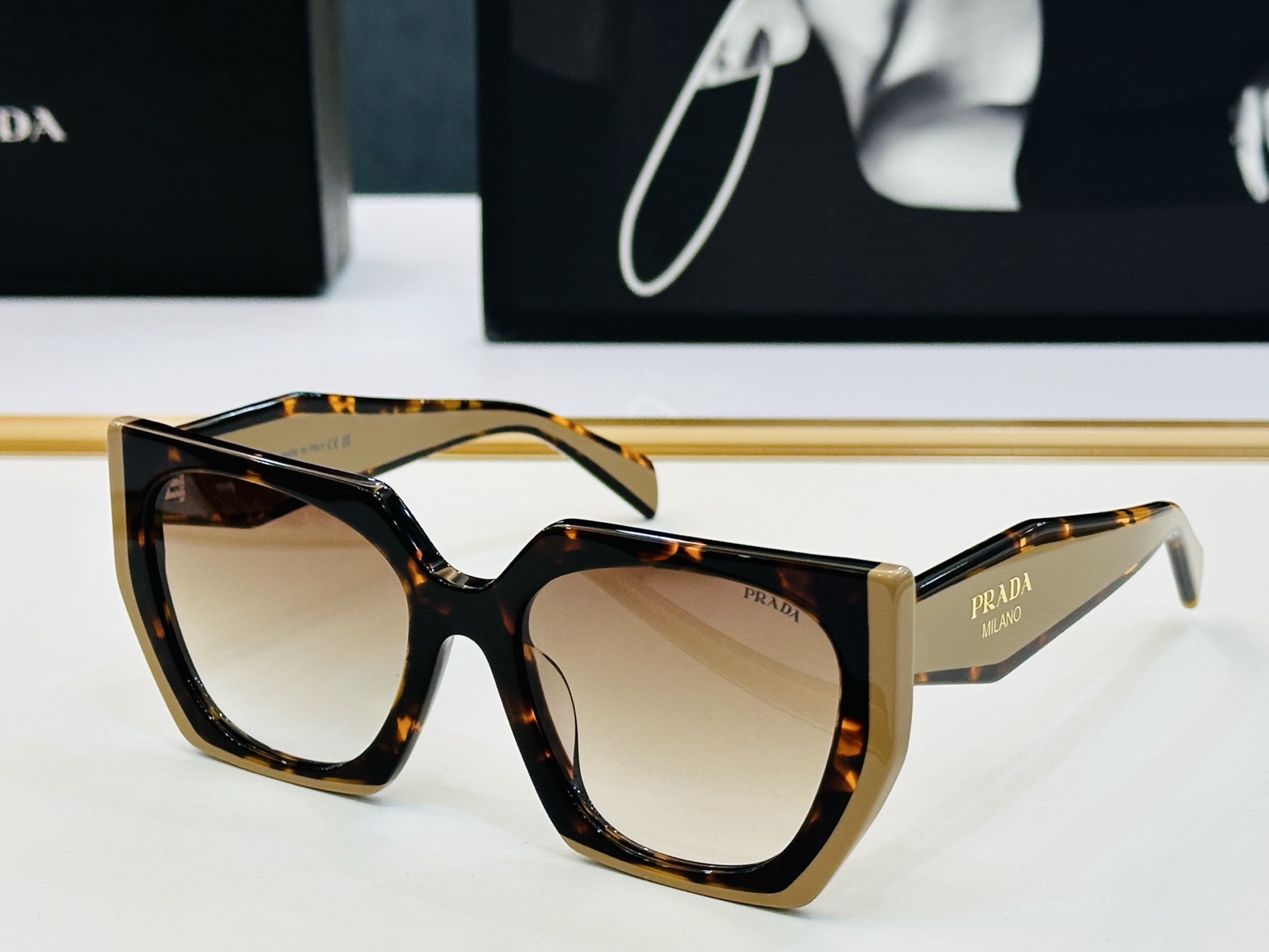 🔺PRAD*🔻普家 SPR15W  Size：55口20-145 眼镜系列堪称精湛制作 彰显独特个 L最