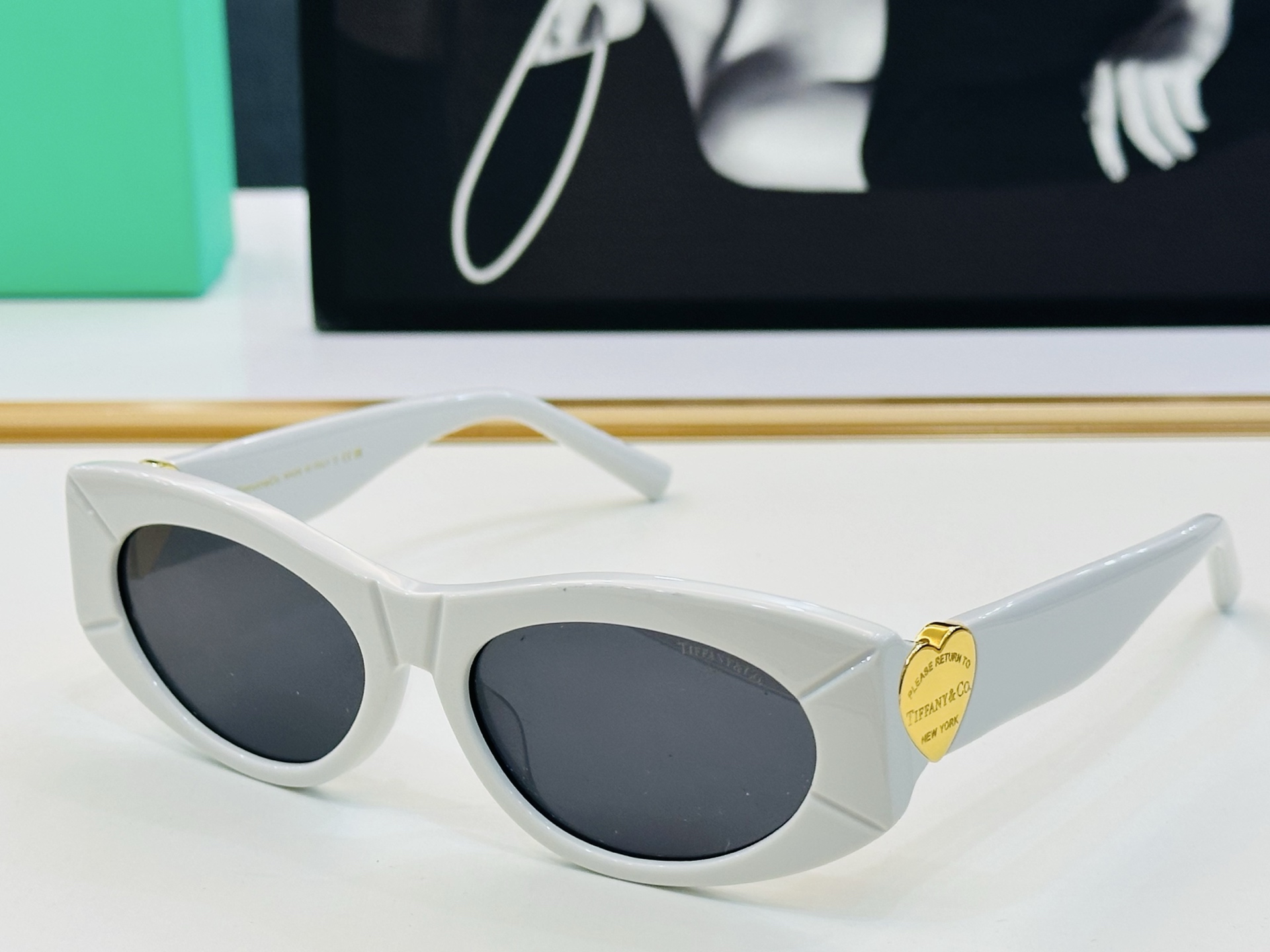 蒂芙家 Tiffany & CO. TF4222U Size：56口17-140 时尚太阳镜架 👍b多色