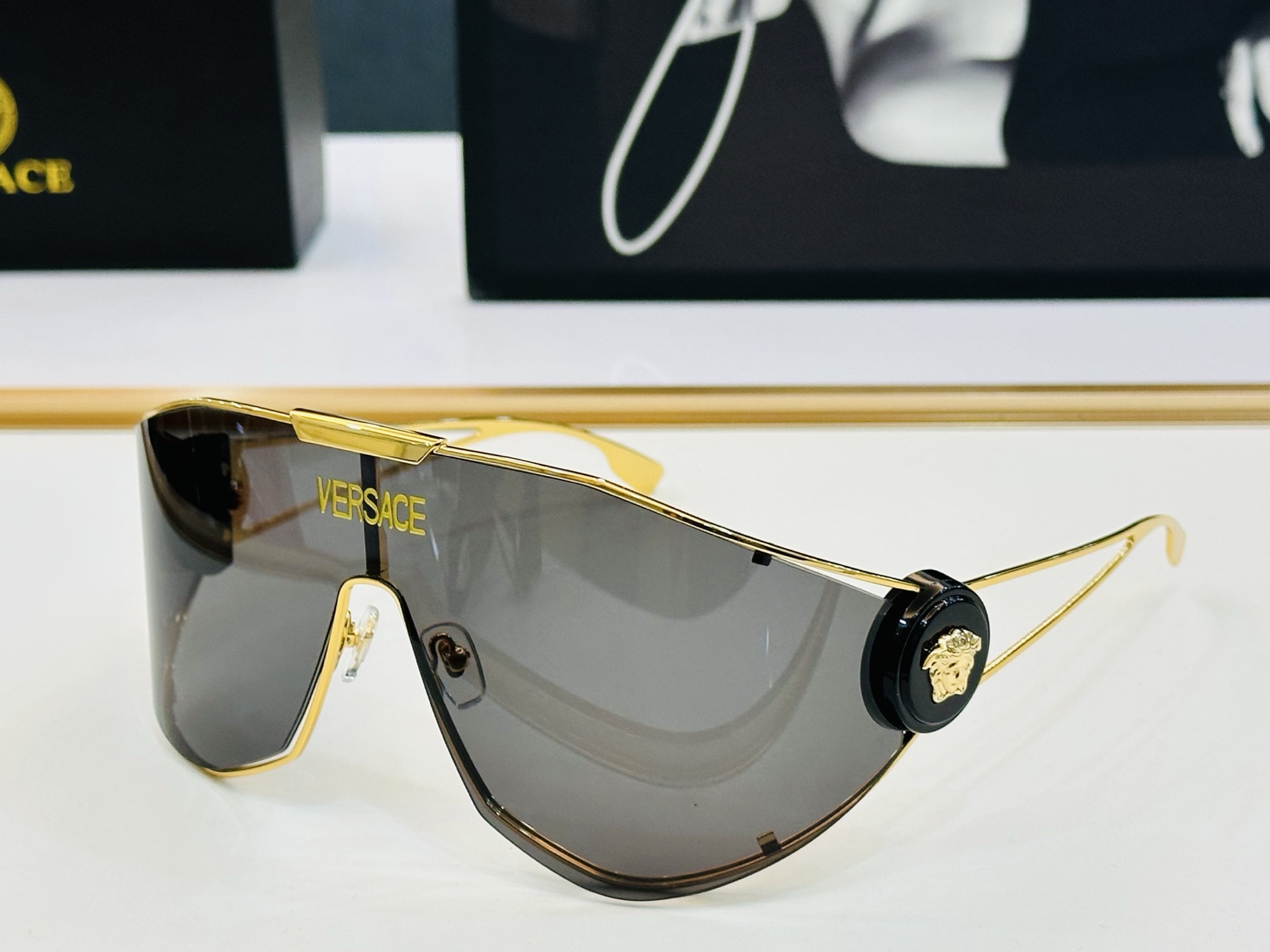 ❤️❤️范思家 VERSACE✨✨✨MODEL：2268  ✨大框 一体镜面 1S有范 