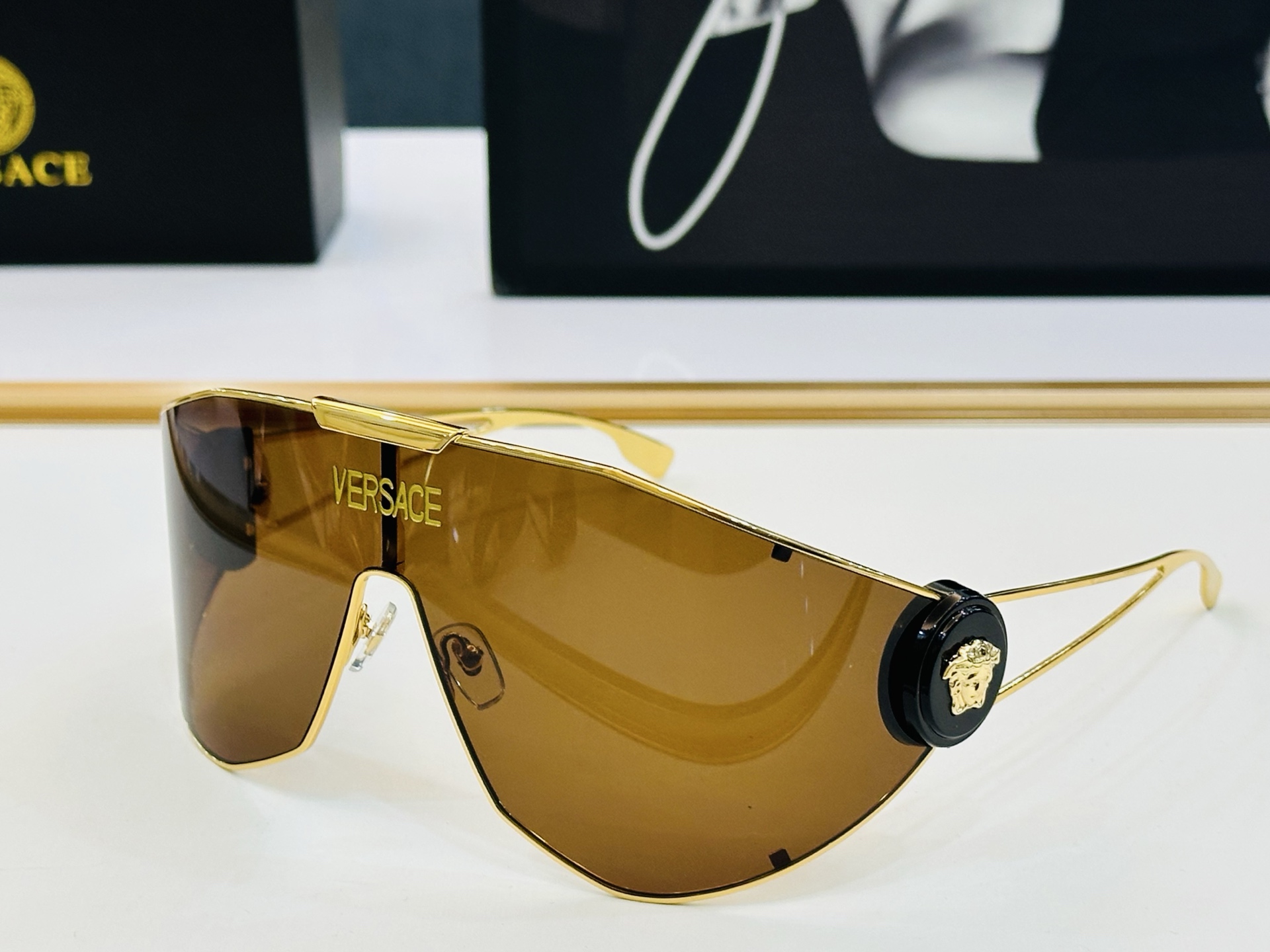 ❤️❤️范思家 VERSACE✨✨✨MODEL：2268  ✨大框 一体镜面 1S有范 