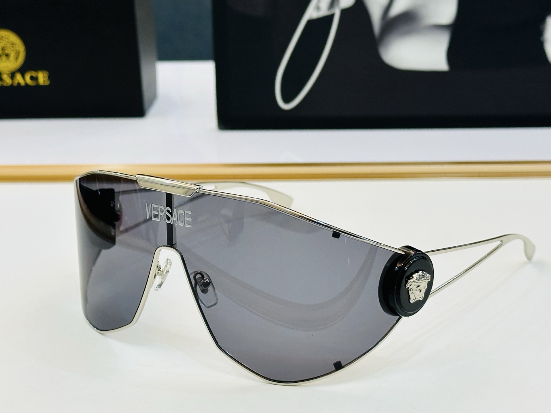 ❤️❤️范思家 VERSACE✨✨✨MODEL：2268  ✨大框 一体镜面 1S有范 