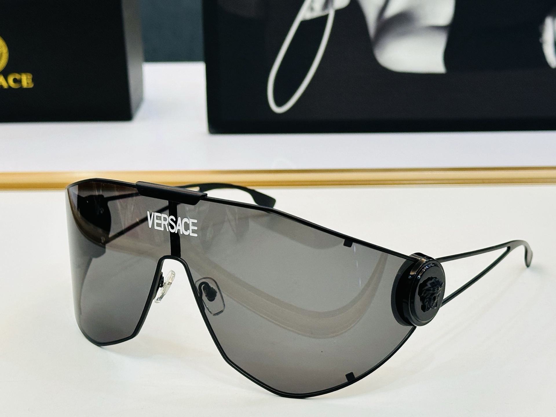 ❤️❤️范思家 VERSACE✨✨✨MODEL：2268  ✨大框 一体镜面 1S有范 