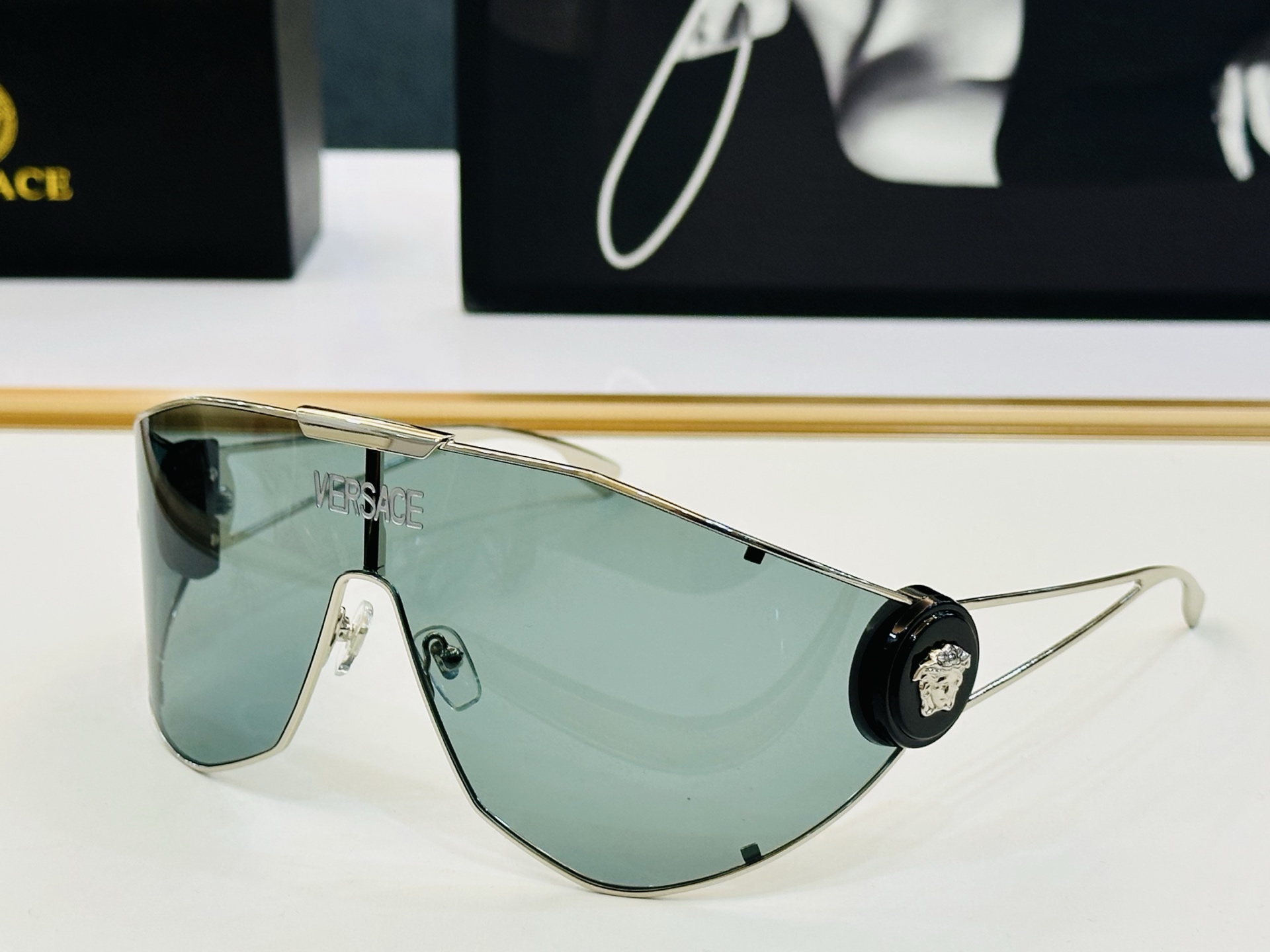 ❤️❤️范思家 VERSACE✨✨✨MODEL：2268  ✨大框 一体镜面 1S有范 