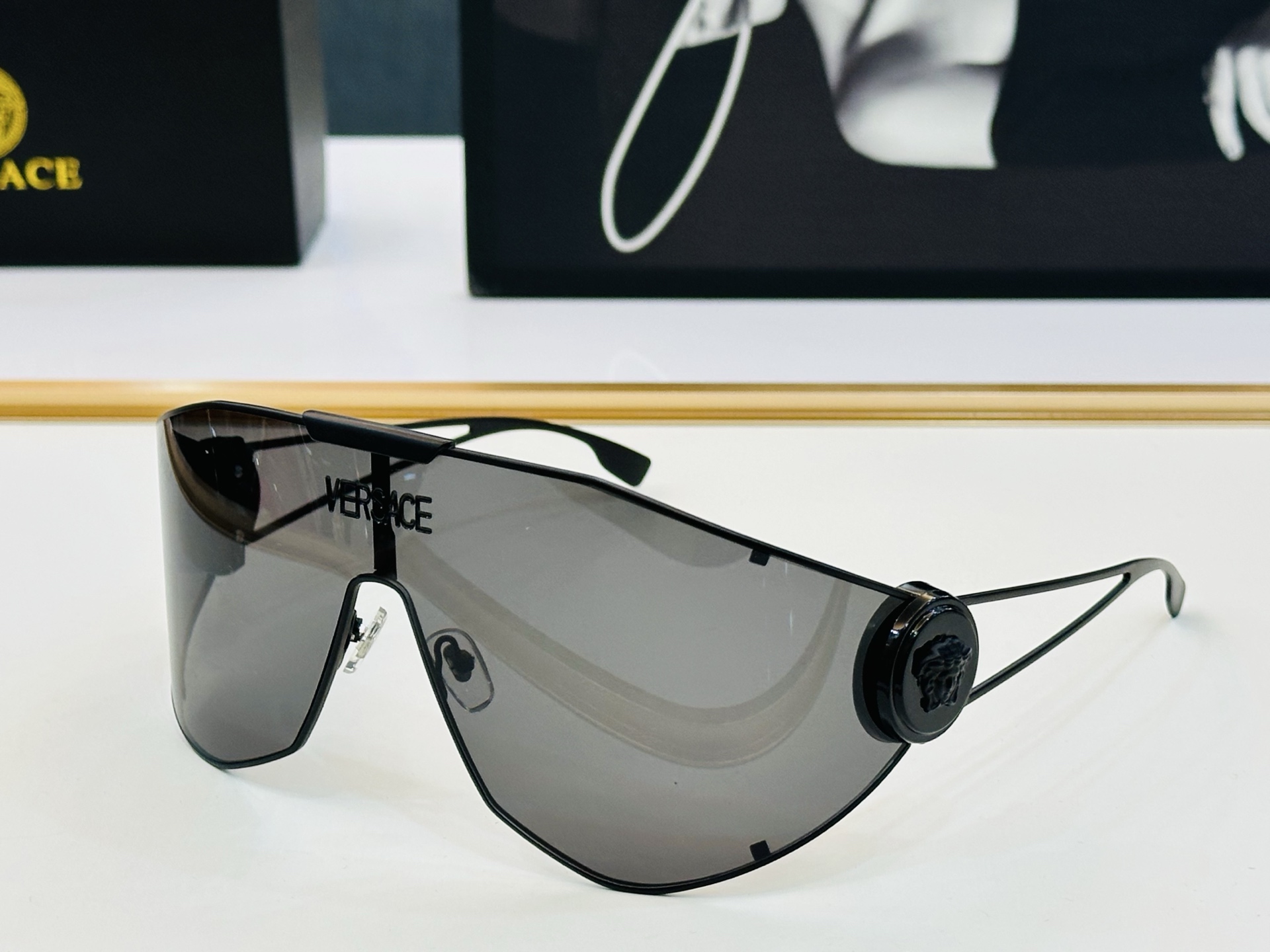 ❤️❤️范思家 VERSACE✨✨✨MODEL：2268  ✨大框 一体镜面 1S有范 