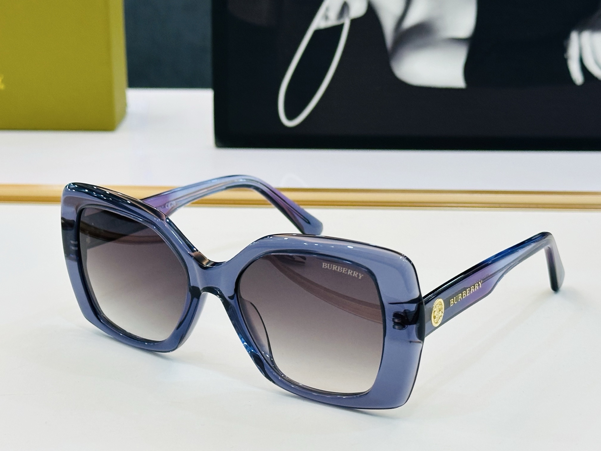 新款 BURBERR*🔻巴家 BE2445  百搭镜架Size：53口19-145 高品质 到货 🌲🌲🌲
