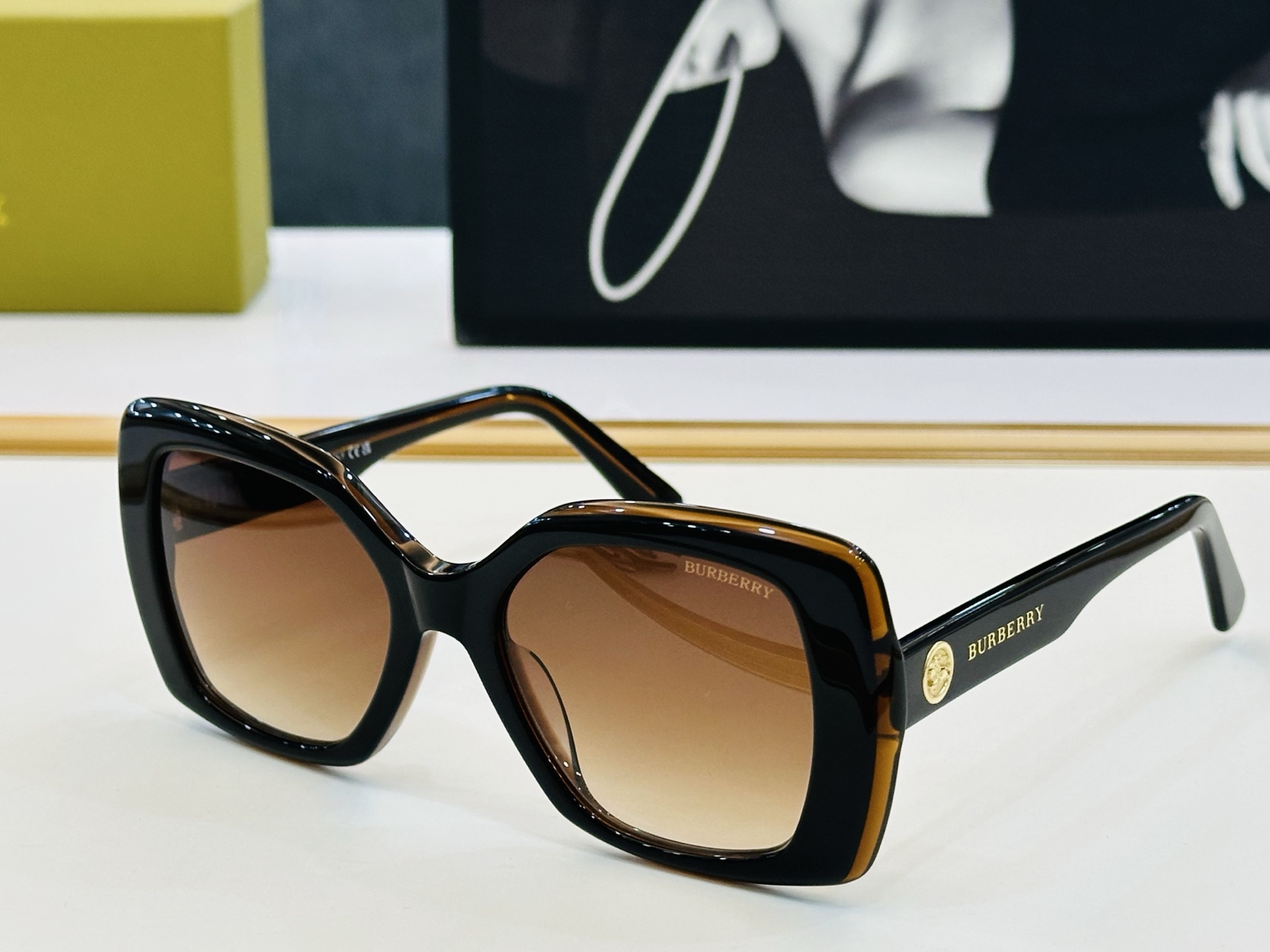 新款 BURBERR*🔻巴家 BE2445  百搭镜架Size：53口19-145 高品质 到货 🌲🌲🌲