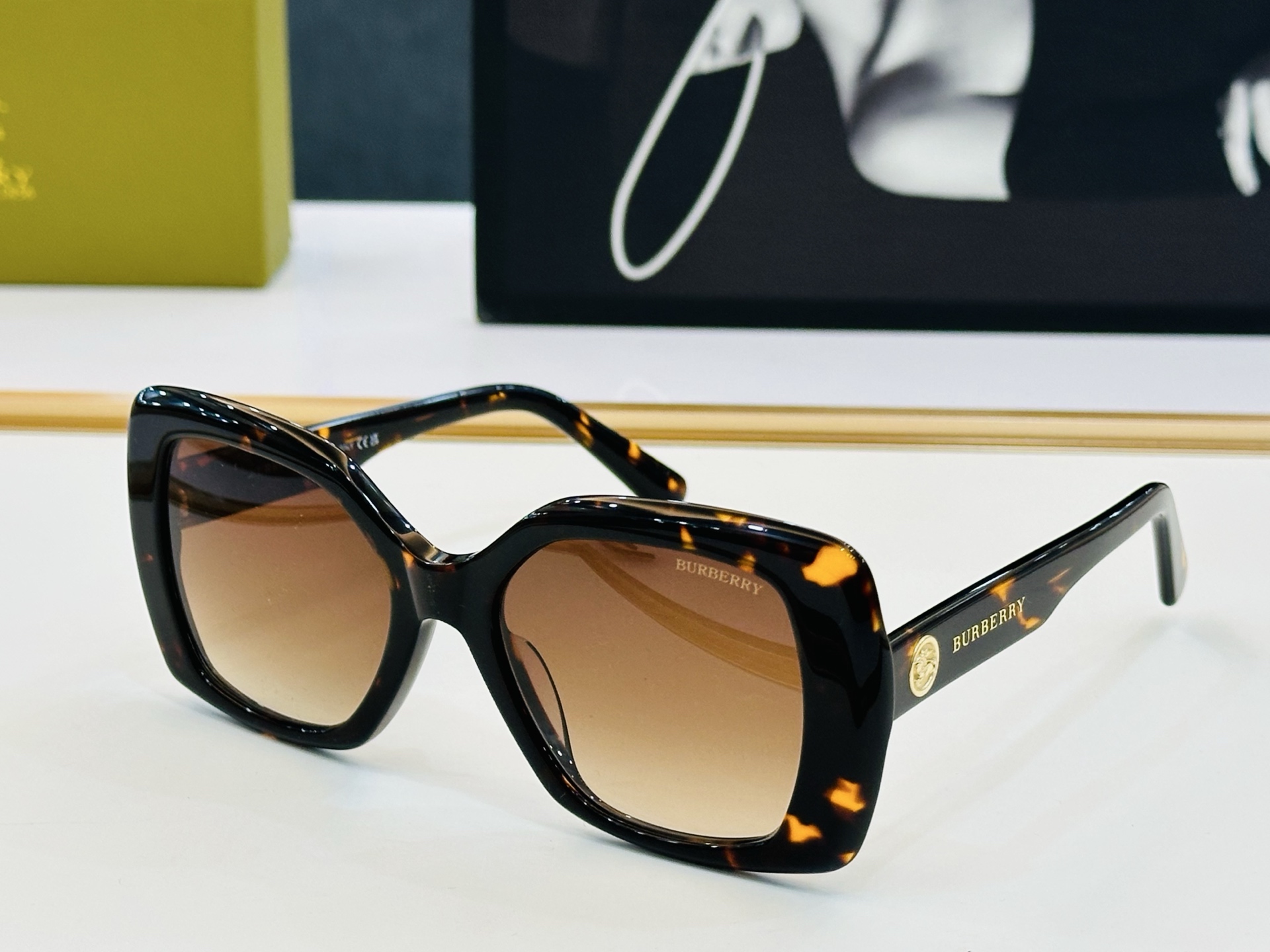 新款 BURBERR*🔻巴家 BE2445  百搭镜架Size：53口19-145 高品质 到货 🌲🌲🌲