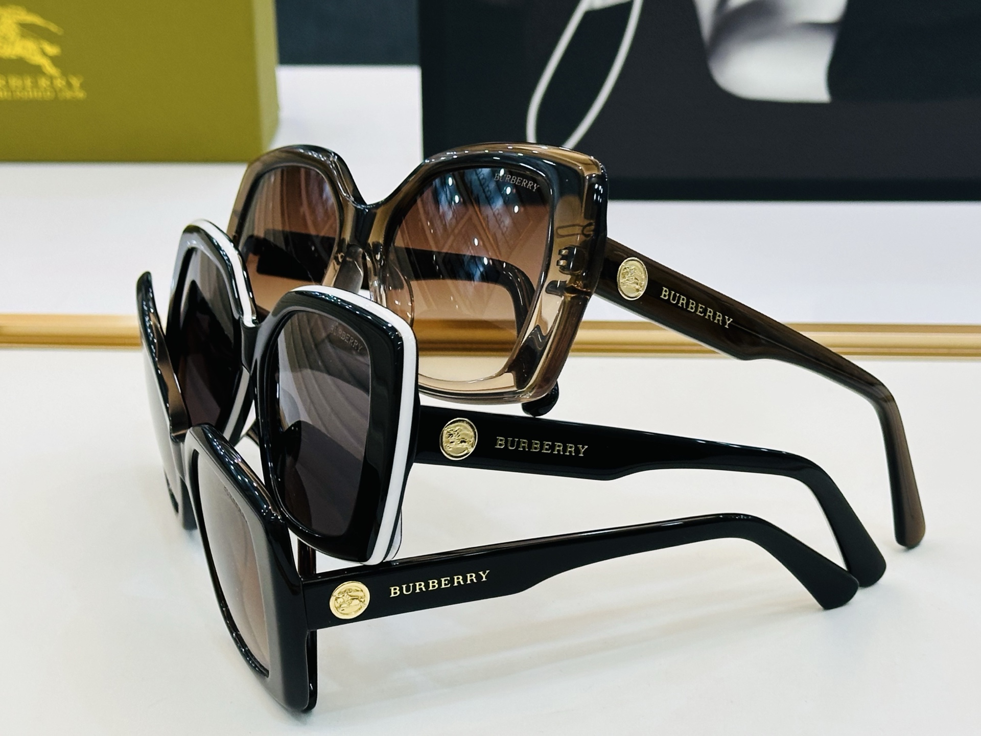 新款 BURBERR*🔻巴家 BE2445  百搭镜架Size：53口19-145 高品质 到货 🌲🌲🌲
