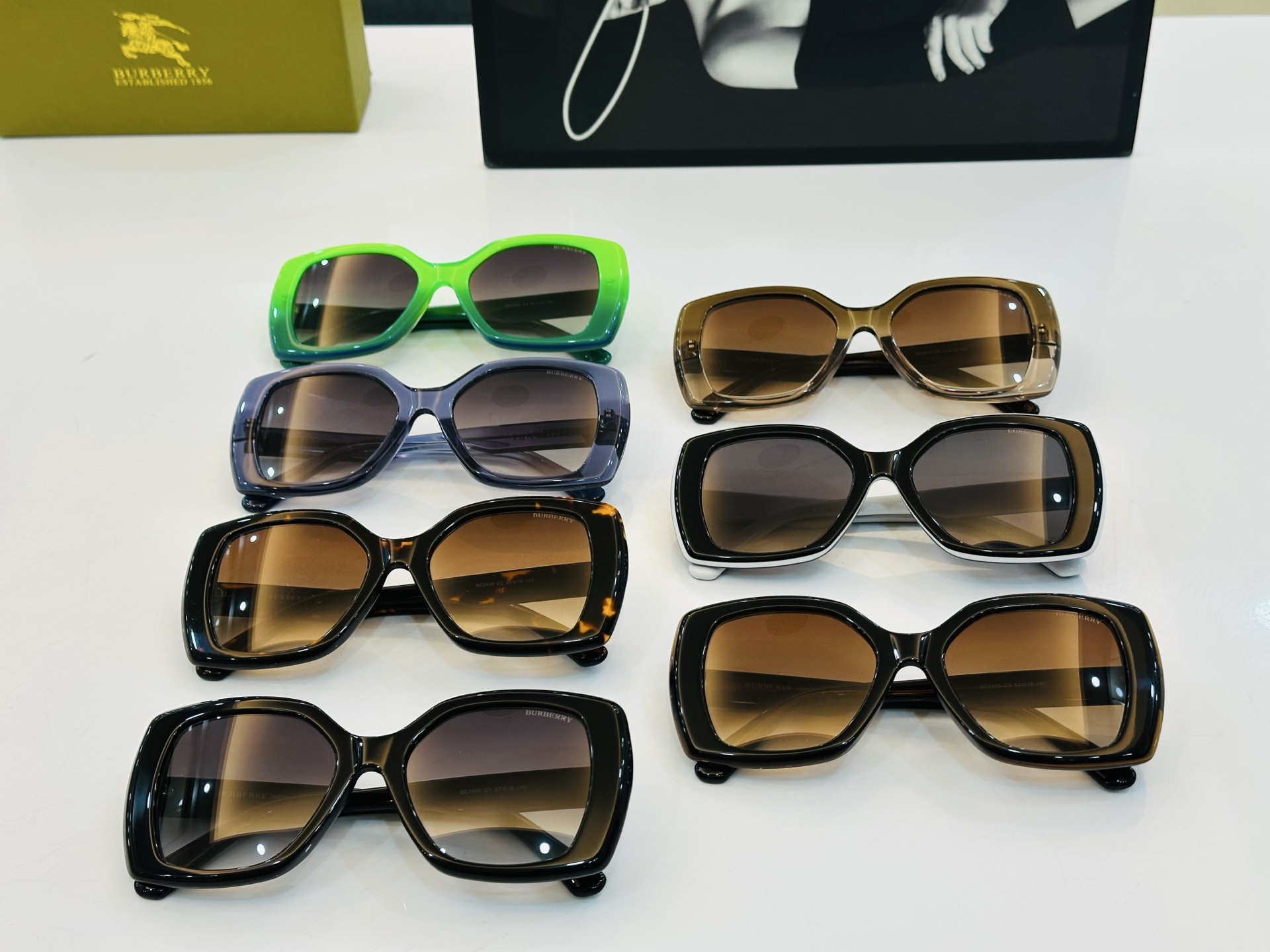 新款 BURBERR*🔻巴家 BE2445  百搭镜架Size：53口19-145 高品质 到货 🌲🌲🌲