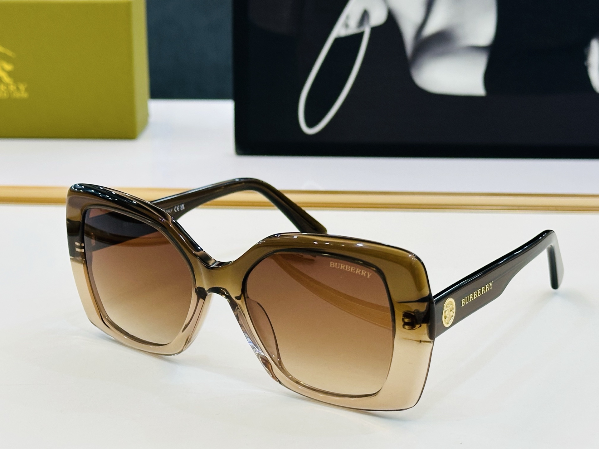 新款 BURBERR*🔻巴家 BE2445  百搭镜架Size：53口19-145 高品质 到货 🌲🌲🌲