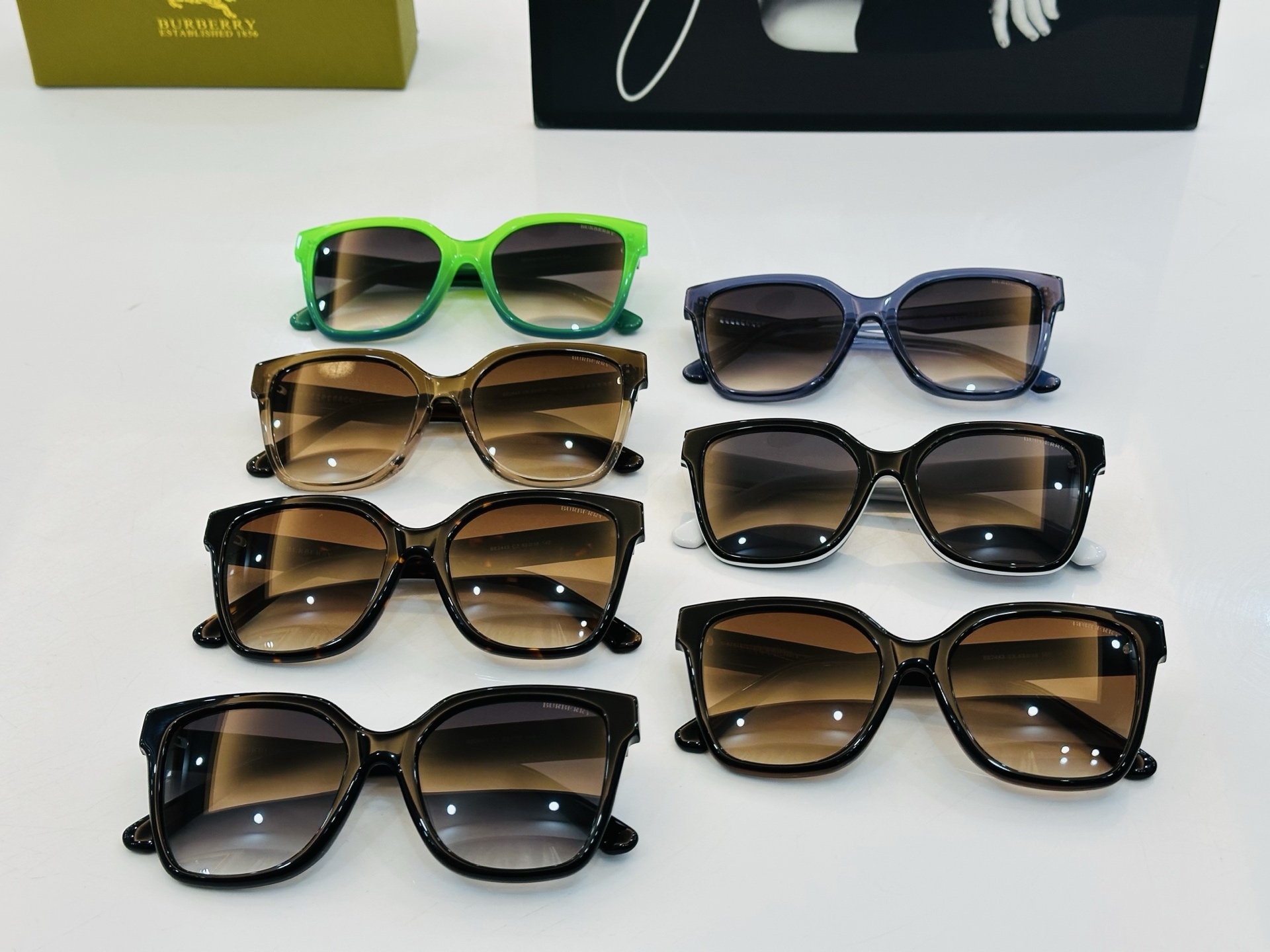 新款 BURBERR*🔻巴家 BE2443 百搭镜架Size：53口18-145 高品质 到货 🌲🌲🌲Z