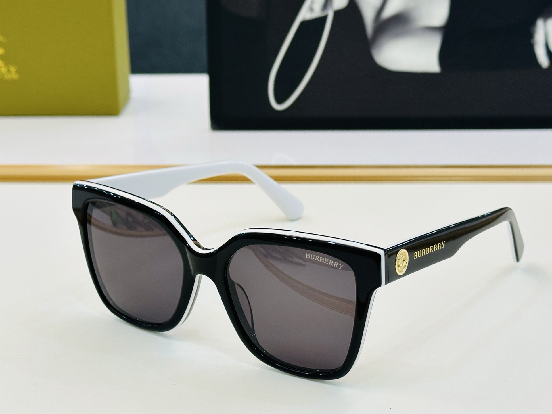 新款 BURBERR*🔻巴家 BE2443 百搭镜架Size：53口18-145 高品质 到货 🌲🌲🌲Z