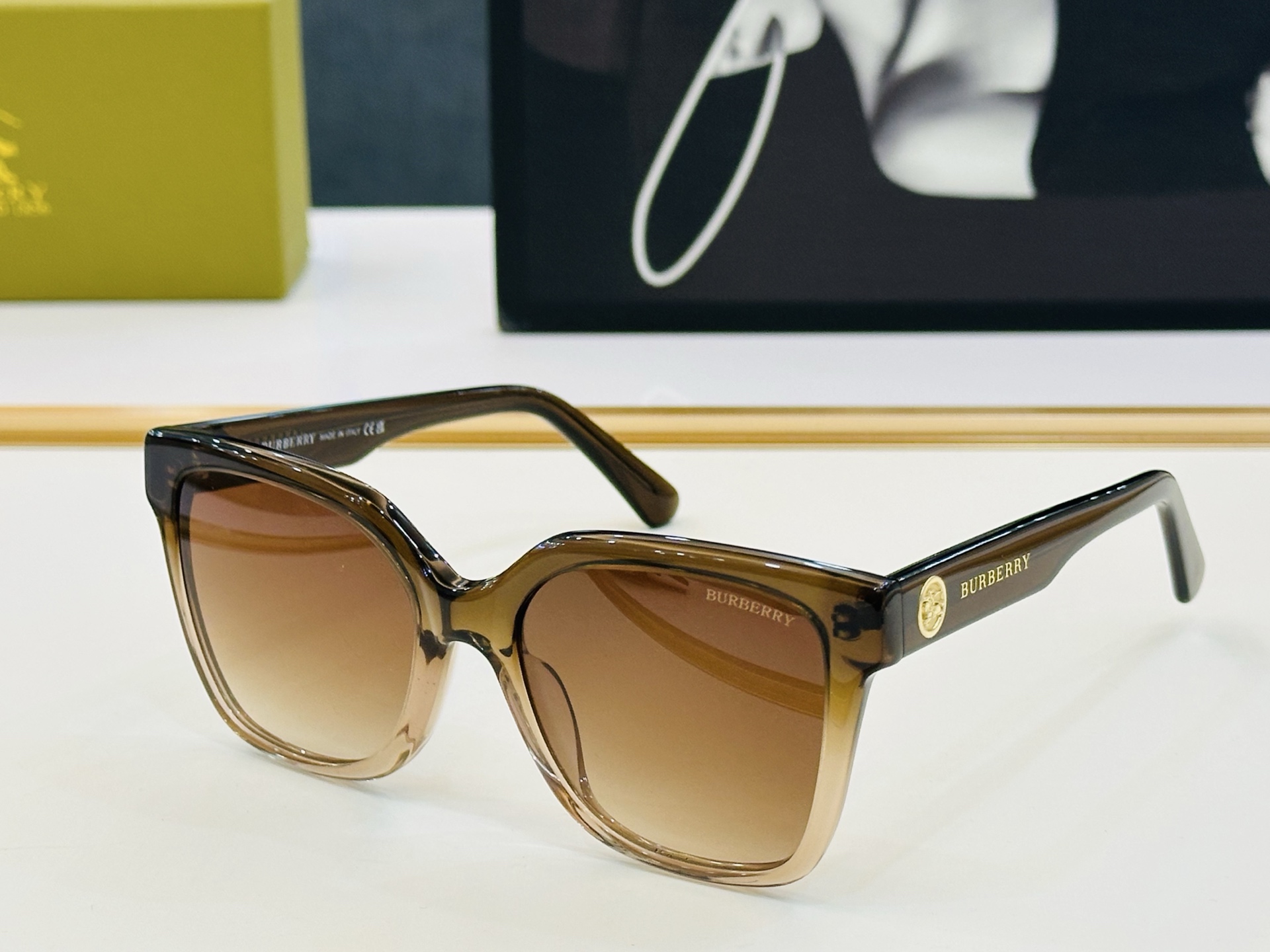 新款 BURBERR*🔻巴家 BE2443 百搭镜架Size：53口18-145 高品质 到货 🌲🌲🌲Z