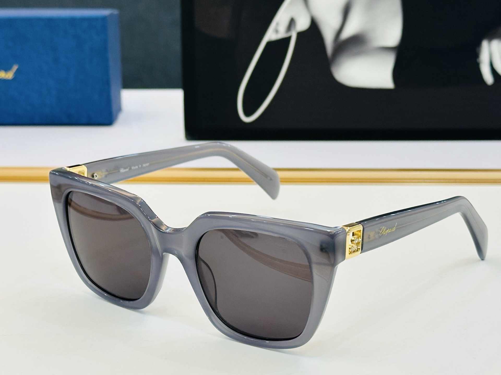 原版 ChoPard肖邦 MODEL VCH402S Size：54口18-145 以现代时尚的设计风格