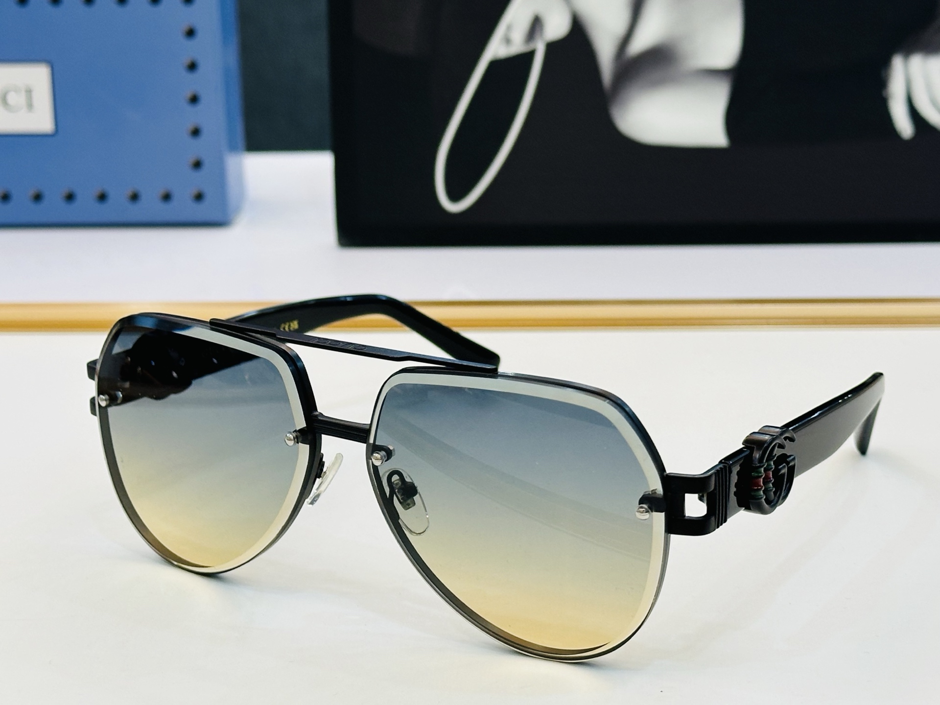 GUCC* 古家 GG1595 🐝🐝系列 Size：62口13-140 🍁🍁K 超绝品质 太阳镜 。