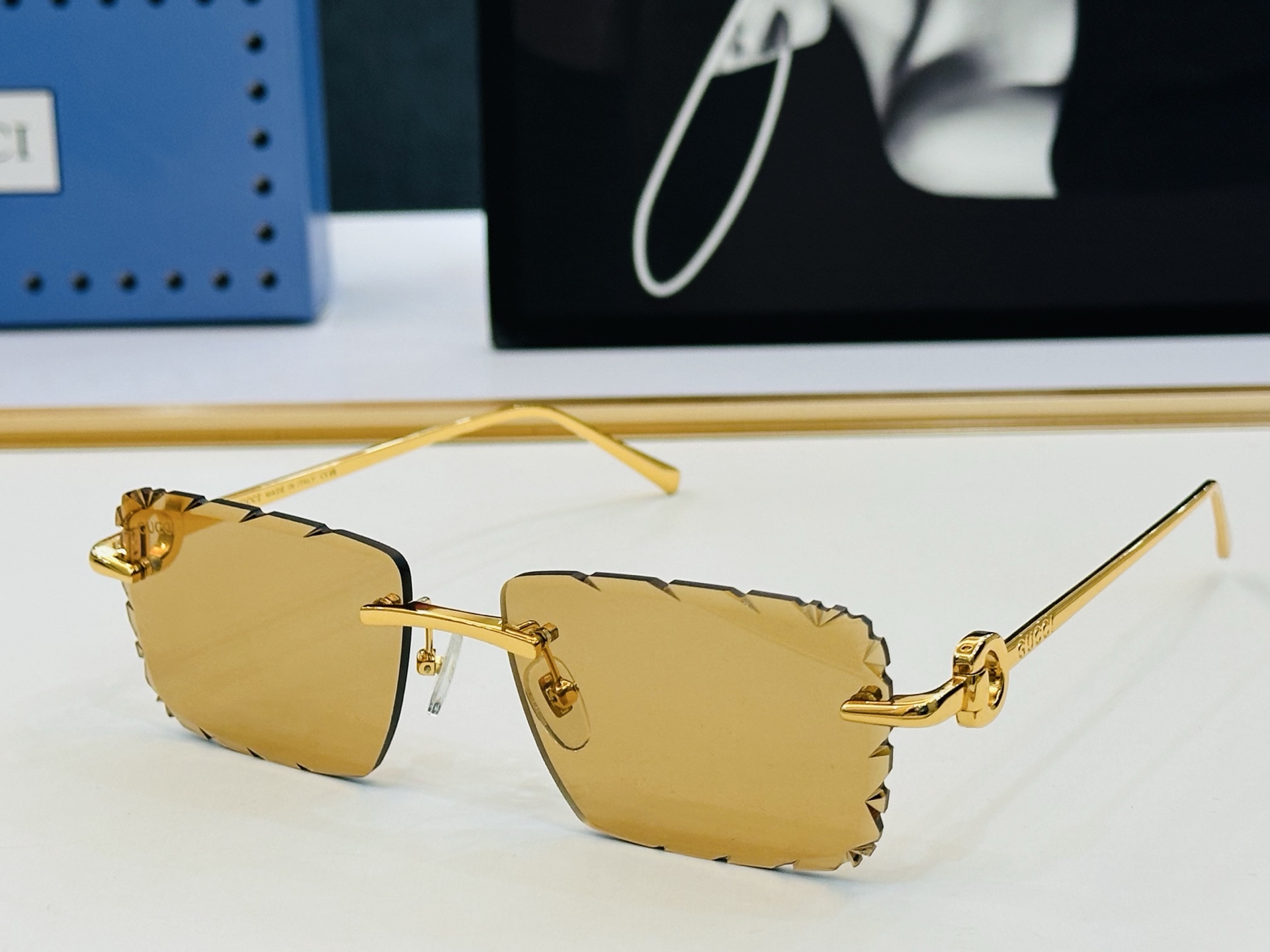 GUCC* 古家 GG1656  🐝🐝系列 Size：58口17-143 🍁🍁 X 超绝品质太阳镜 。