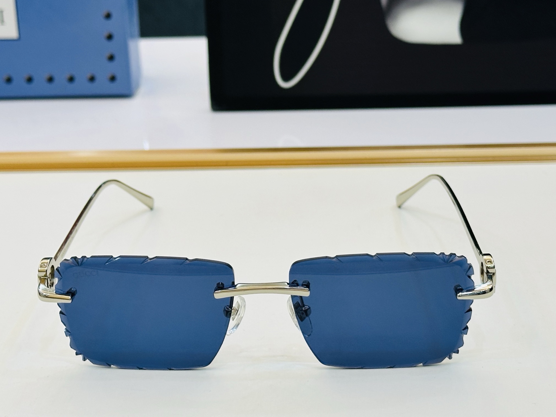 GUCC* 古家 GG1656  🐝🐝系列 Size：58口17-143 🍁🍁 X 超绝品质太阳镜 。