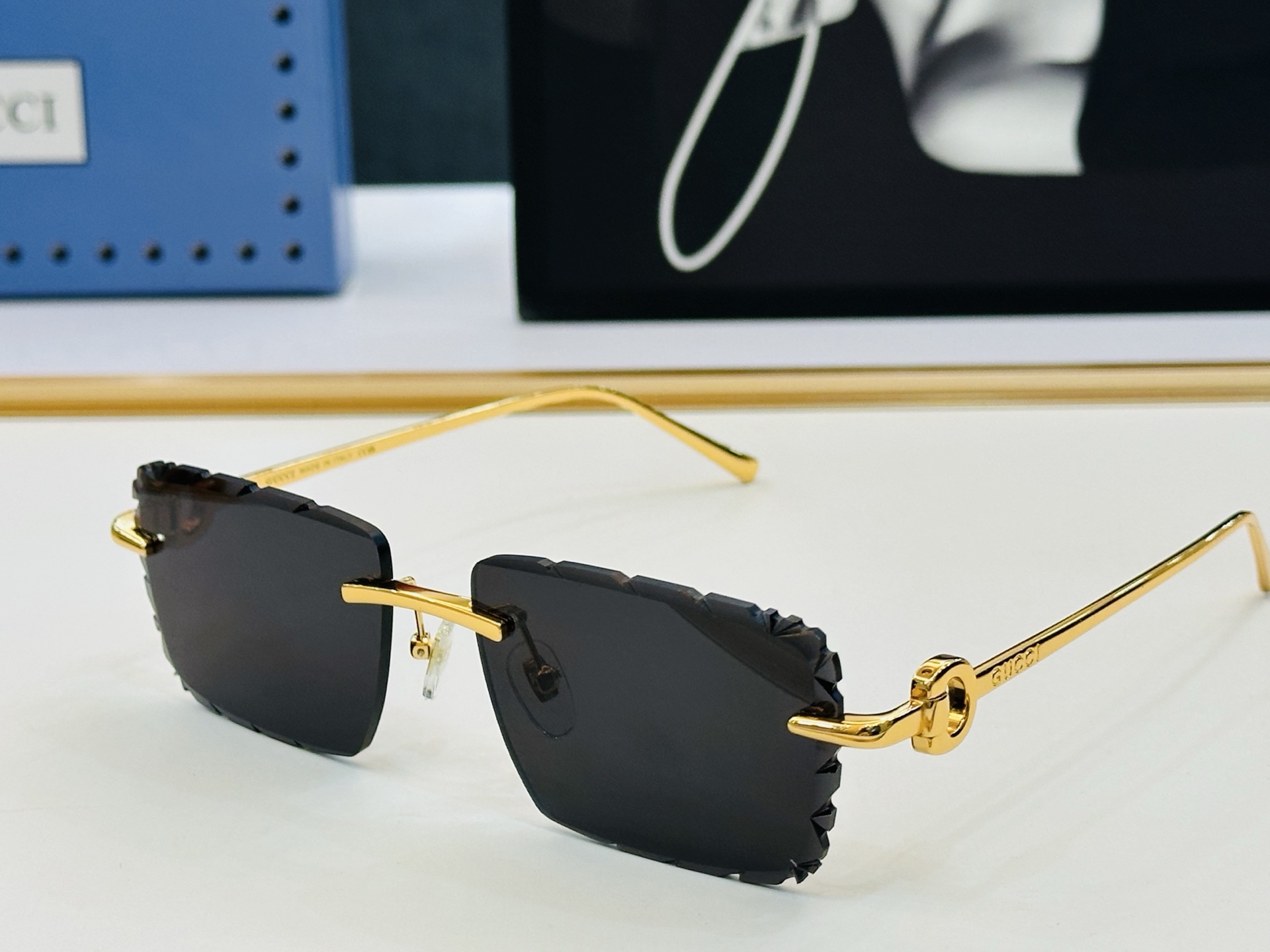 GUCC* 古家 GG1656  🐝🐝系列 Size：58口17-143 🍁🍁 X 超绝品质太阳镜 。