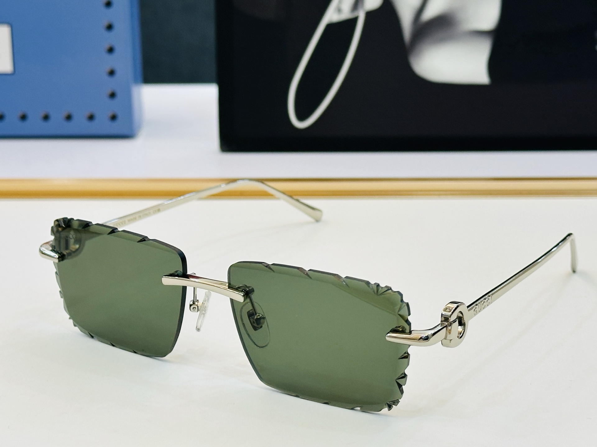 GUCC* 古家 GG1656  🐝🐝系列 Size：58口17-143 🍁🍁 X 超绝品质太阳镜 。