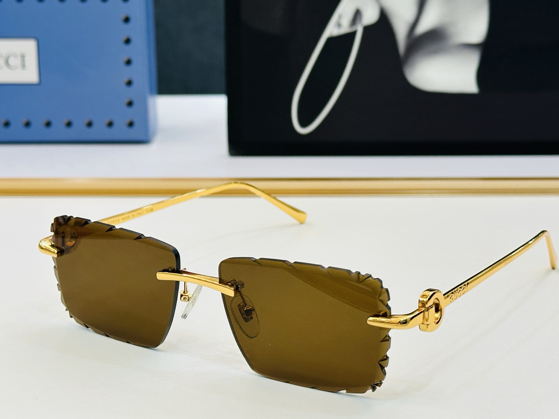 GUCC* 古家 GG1656  🐝🐝系列 Size：58口17-143 🍁🍁 X 超绝品质太阳镜 。