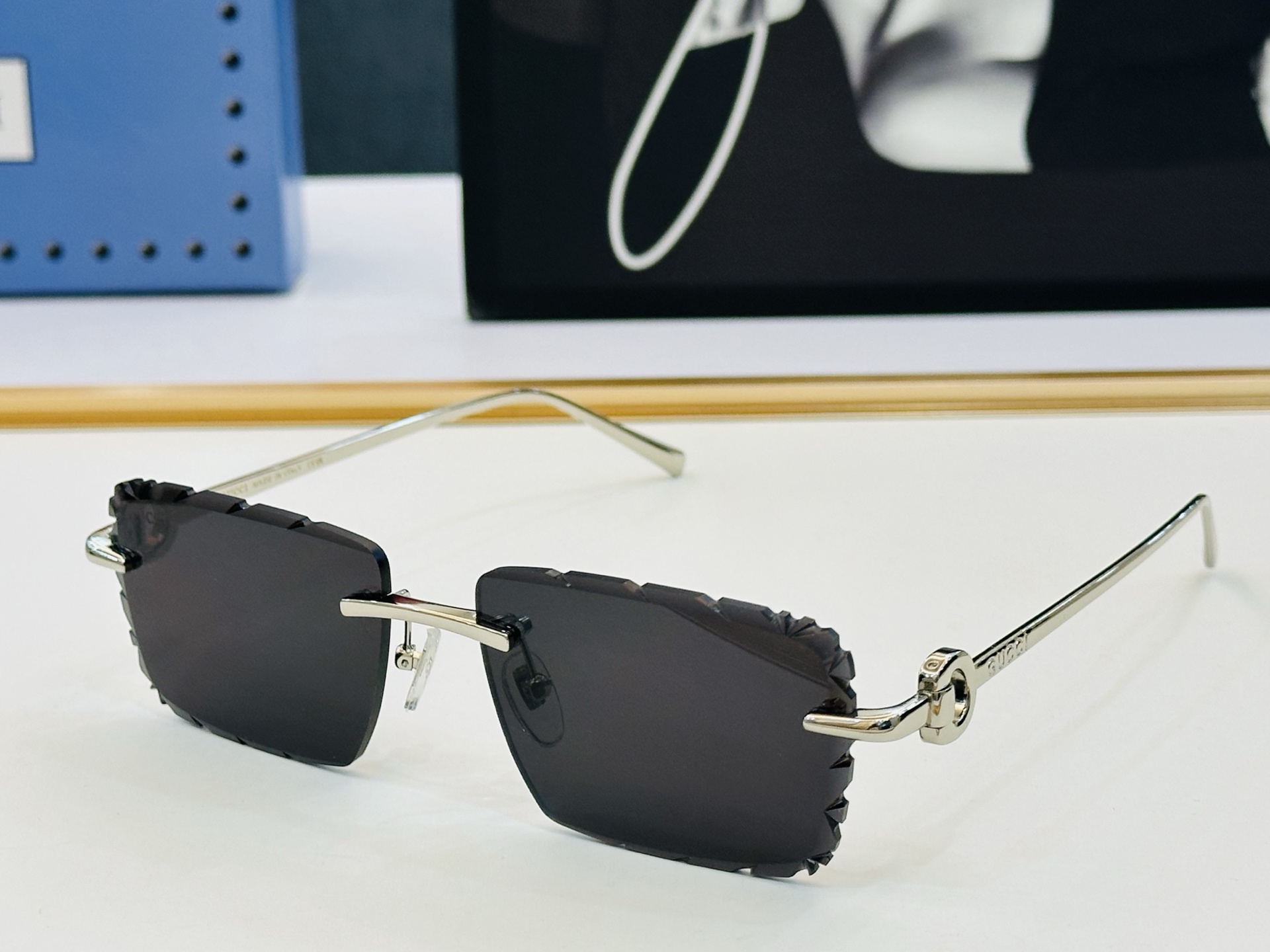 GUCC* 古家 GG1656  🐝🐝系列 Size：58口17-143 🍁🍁 X 超绝品质太阳镜 。