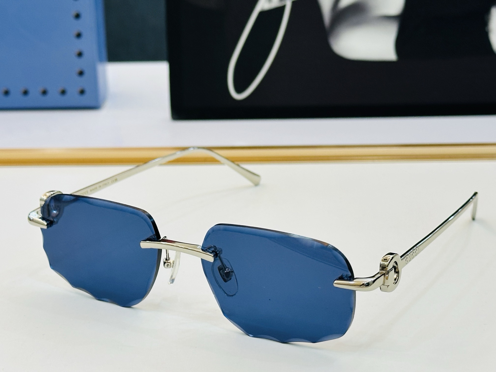 GUCC* 古家 GG1657 🐝🐝系列 Size：56口17-143 🍁🍁 X 超绝品质太阳镜 。