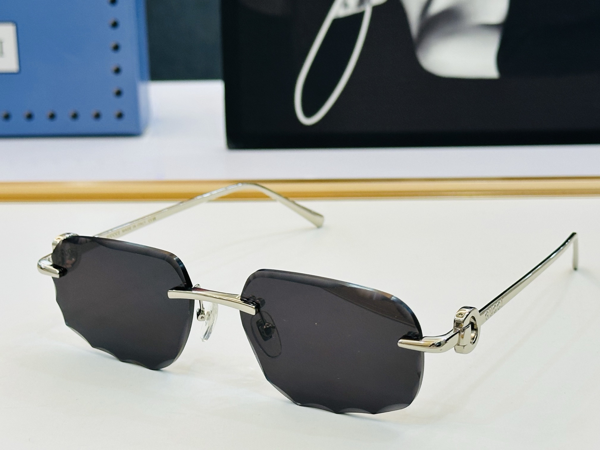 GUCC* 古家 GG1657 🐝🐝系列 Size：56口17-143 🍁🍁 X 超绝品质太阳镜 。