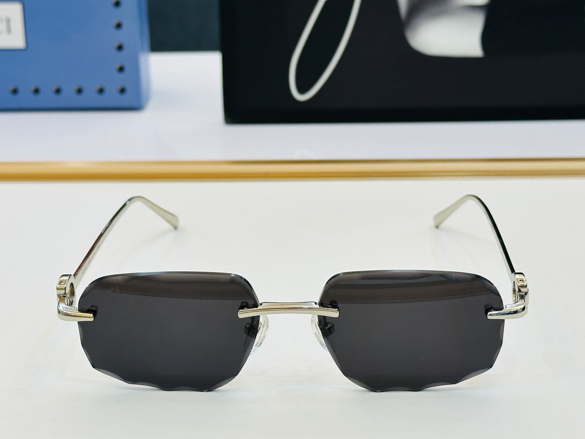 GUCC* 古家 GG1657 🐝🐝系列 Size：56口17-143 🍁🍁 X 超绝品质太阳镜 。