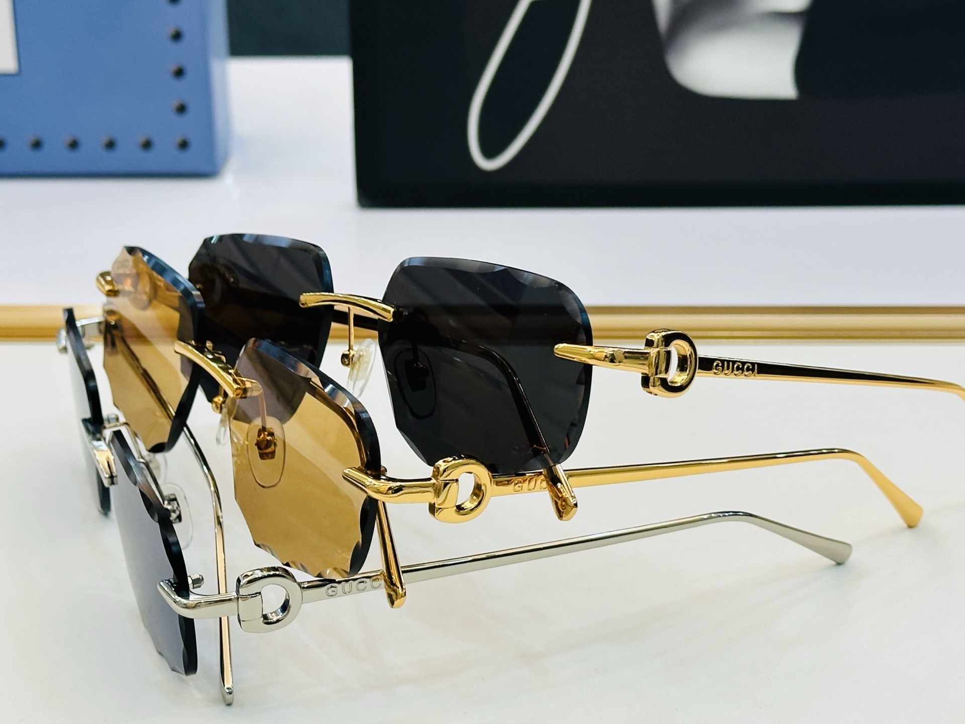 GUCC* 古家 GG1657 🐝🐝系列 Size：56口17-143 🍁🍁 X 超绝品质太阳镜 。