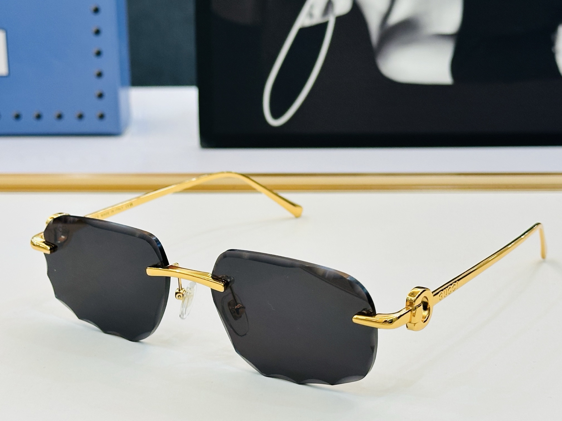 GUCC* 古家 GG1657 🐝🐝系列 Size：56口17-143 🍁🍁 X 超绝品质太阳镜 。