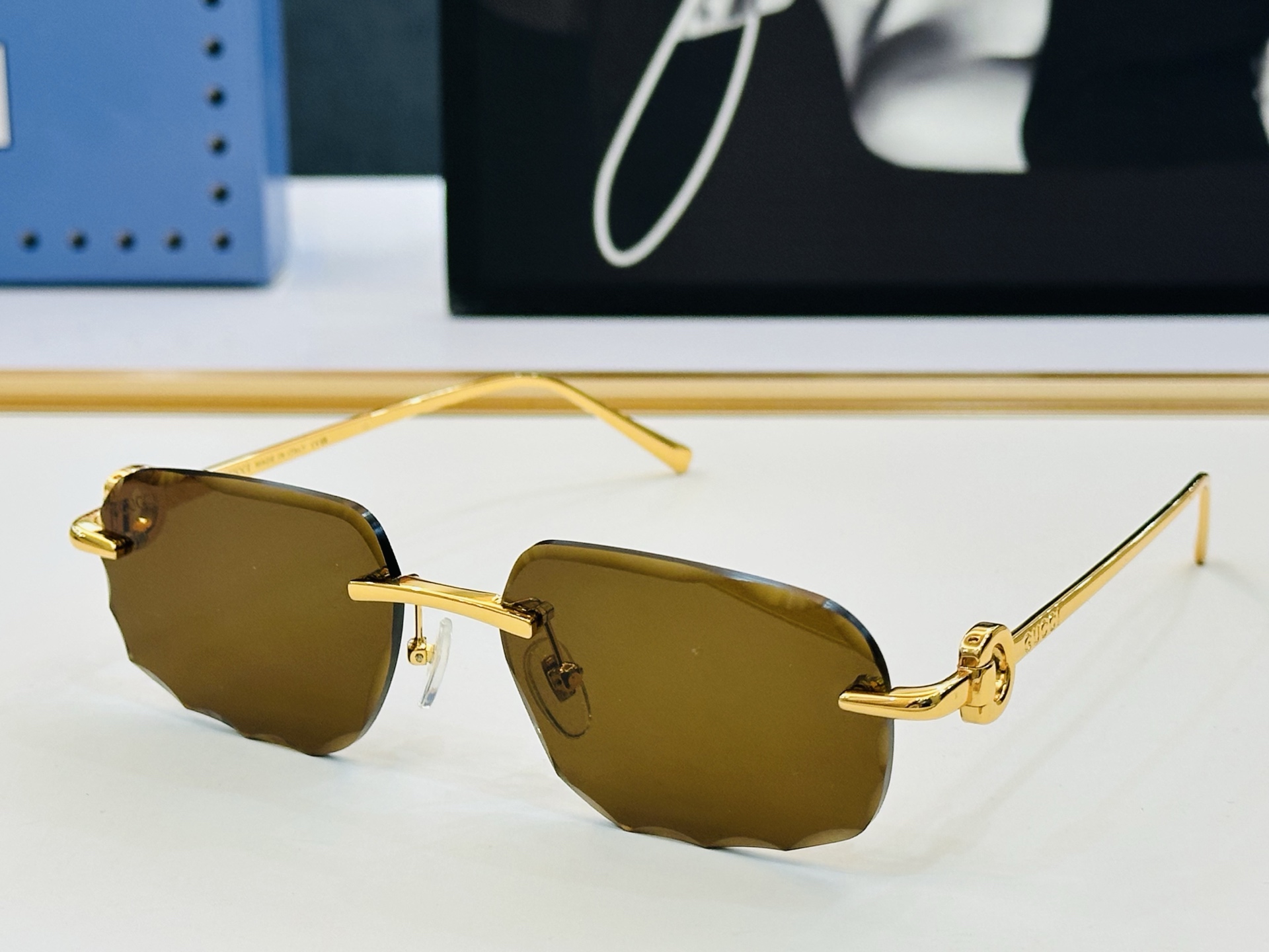 GUCC* 古家 GG1657 🐝🐝系列 Size：56口17-143 🍁🍁 X 超绝品质太阳镜 。