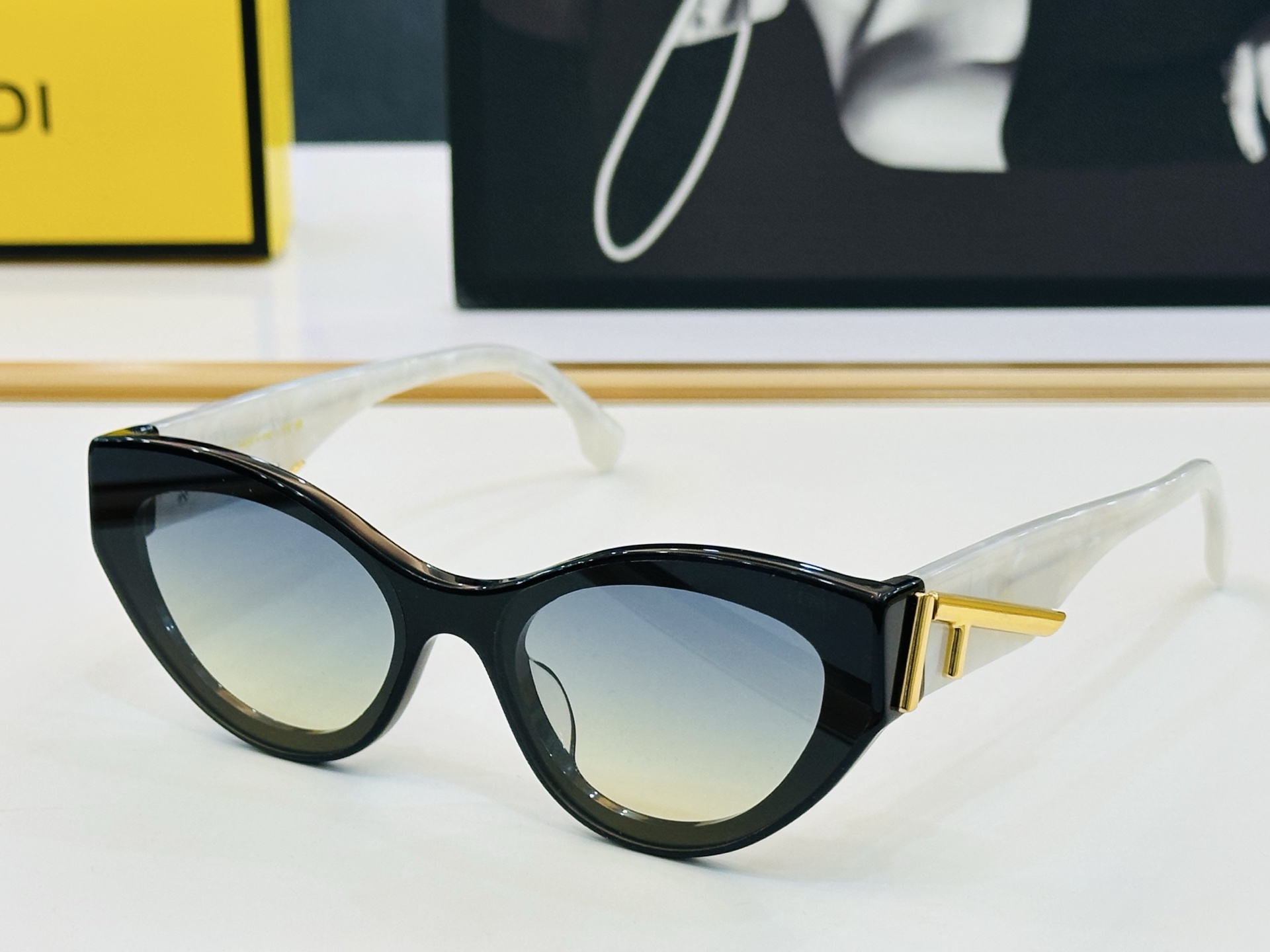 FEND* 芬家 FOA055V Size：63口15-145 👍👍标新立异 👄👄C适合各种脸型 