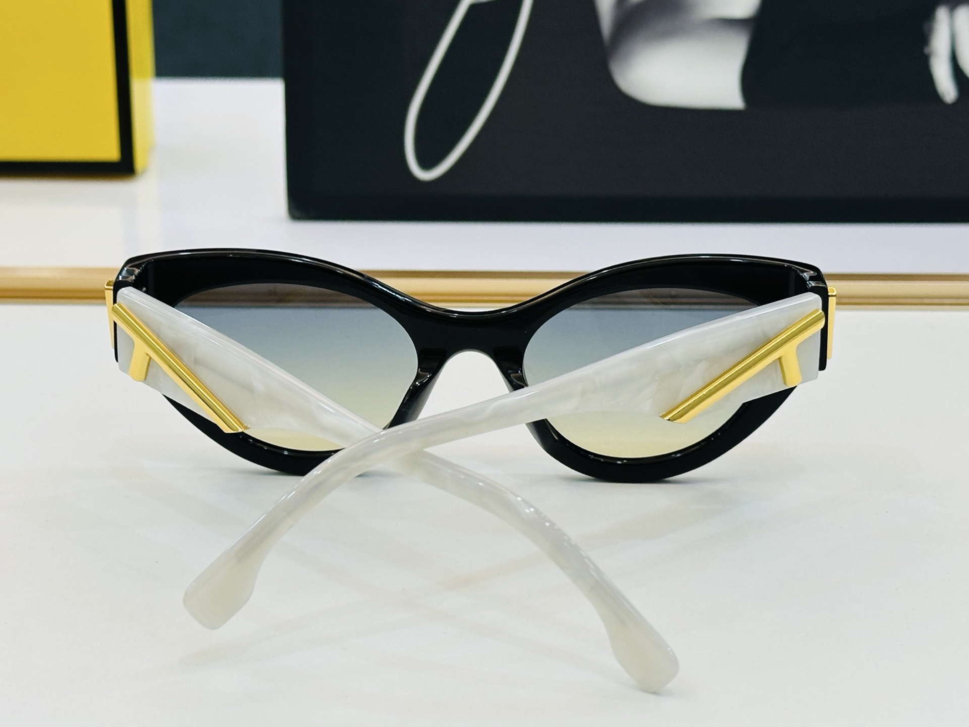 FEND* 芬家 FOA055V Size：63口15-145 👍👍标新立异 👄👄C适合各种脸型 