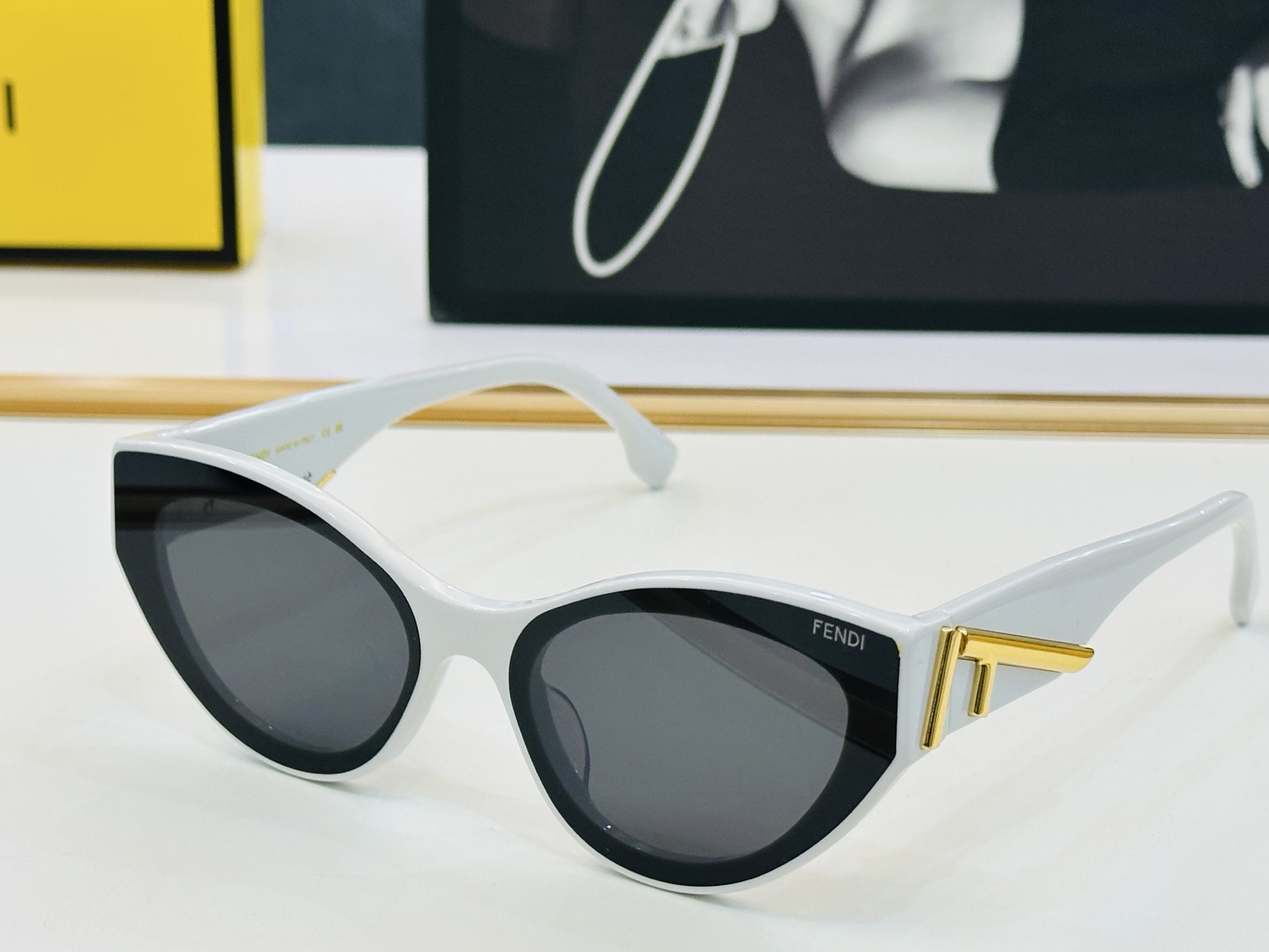 FEND* 芬家 FOA055V Size：63口15-145 👍👍标新立异 👄👄C适合各种脸型 