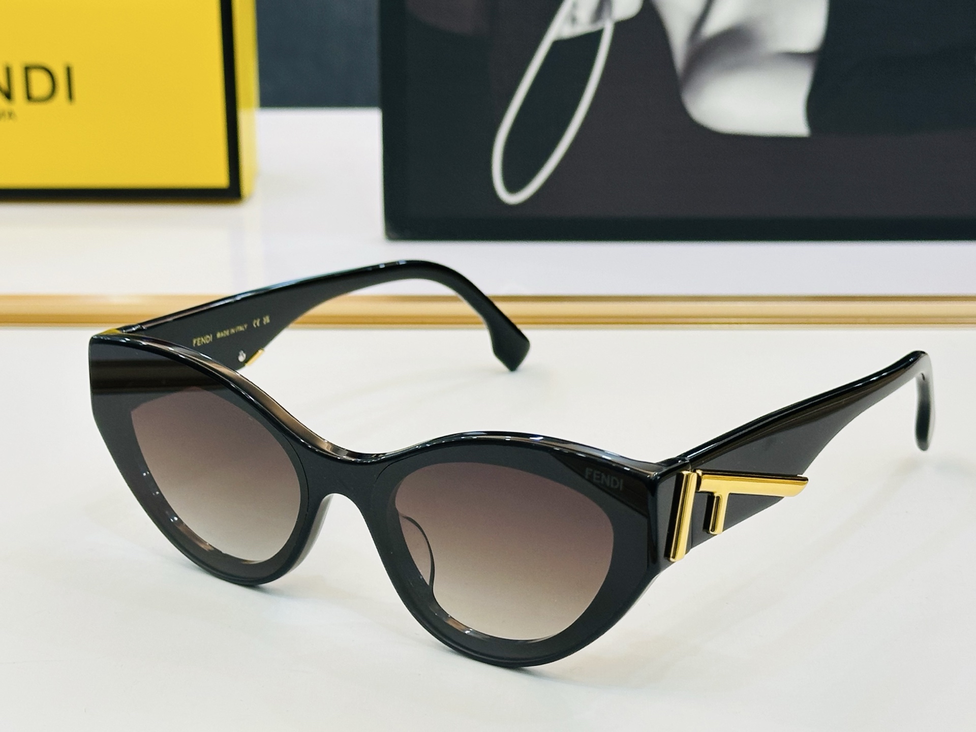 NO:373868,FEND* Fenjia FOA055V Size63 15-145 Innovative C Suitable for all face shapes Glasses Sunglasses Sunglasses, Glasses, Fendi, Fendi19860909FEND* 芬家 FOA055V Size63口15-145 标新立异 C适合各种脸型 眼镜墨镜太阳镜,眼镜,fendi,fendi,glasses