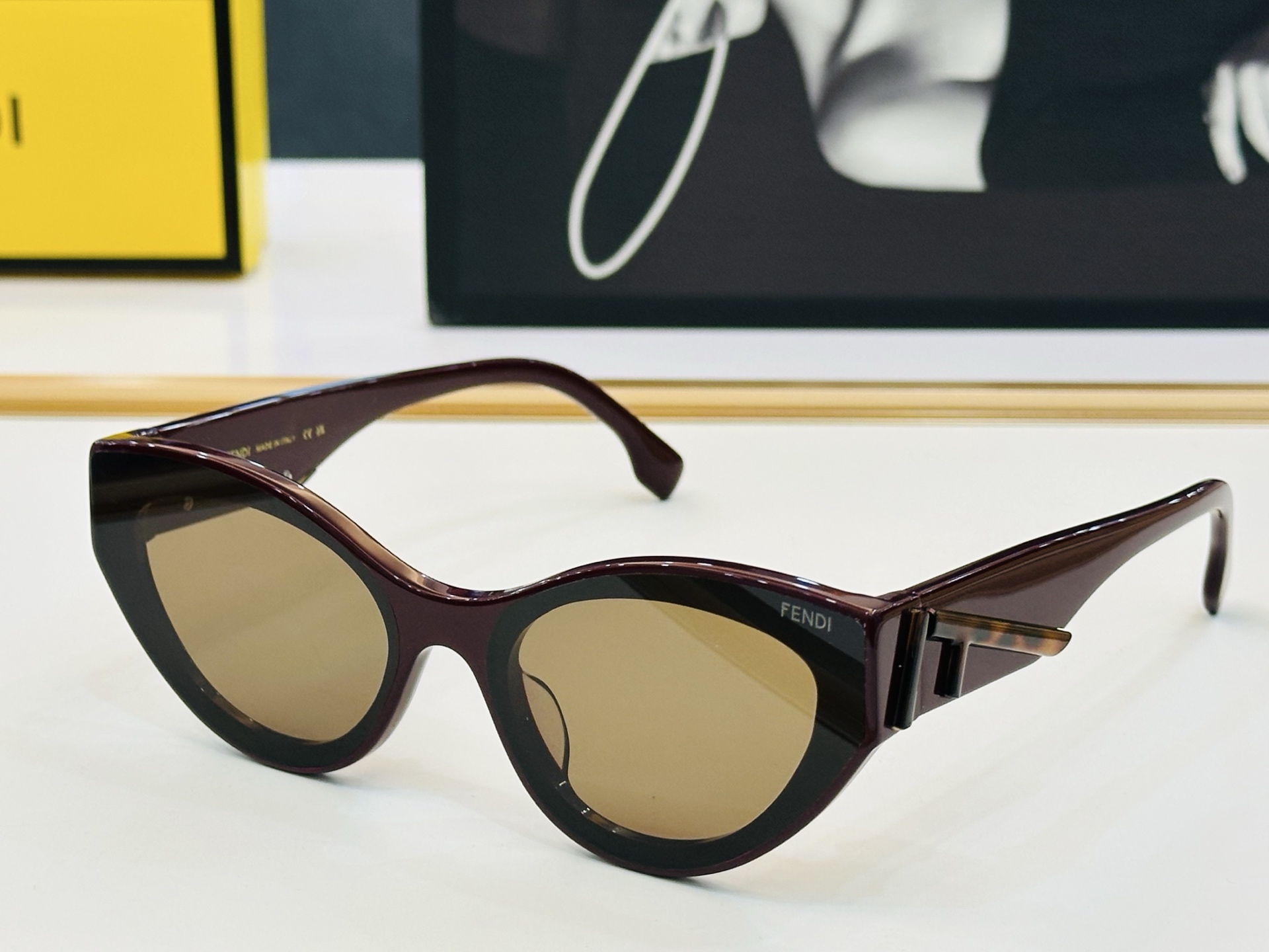 FEND* 芬家 FOA055V Size：63口15-145 👍👍标新立异 👄👄C适合各种脸型 