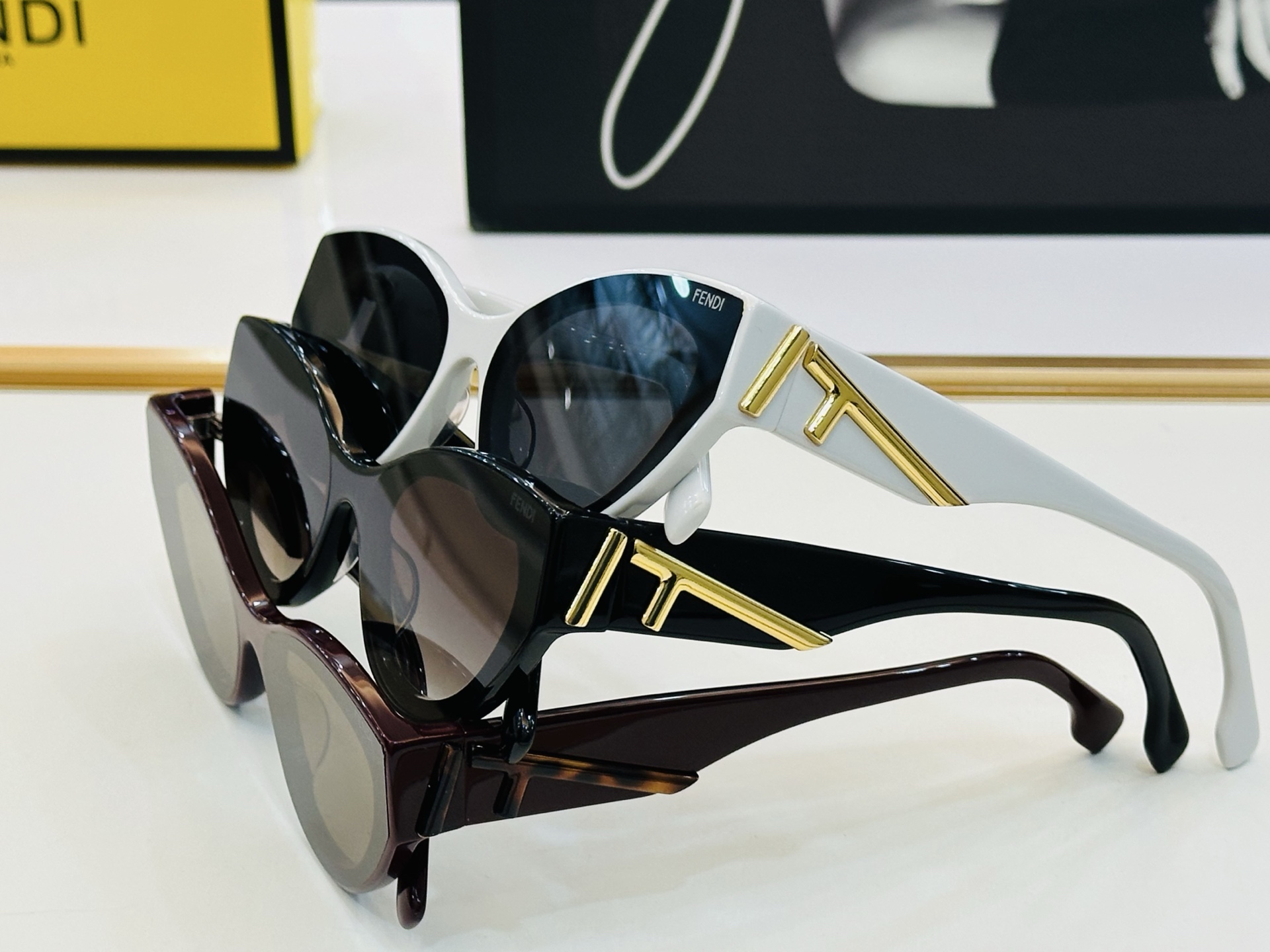 FEND* 芬家 FOA055V Size：63口15-145 👍👍标新立异 👄👄C适合各种脸型 