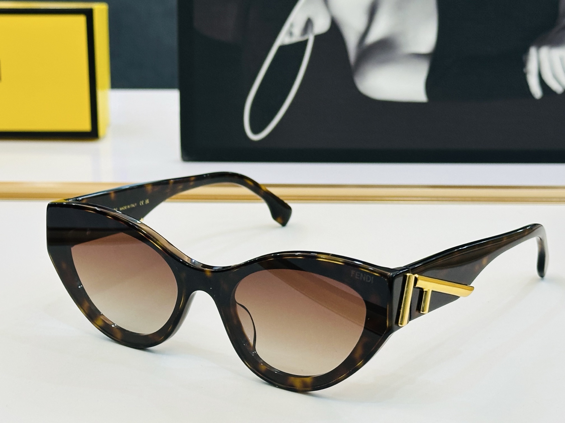 FEND* 芬家 FOA055V Size：63口15-145 👍👍标新立异 👄👄C适合各种脸型 