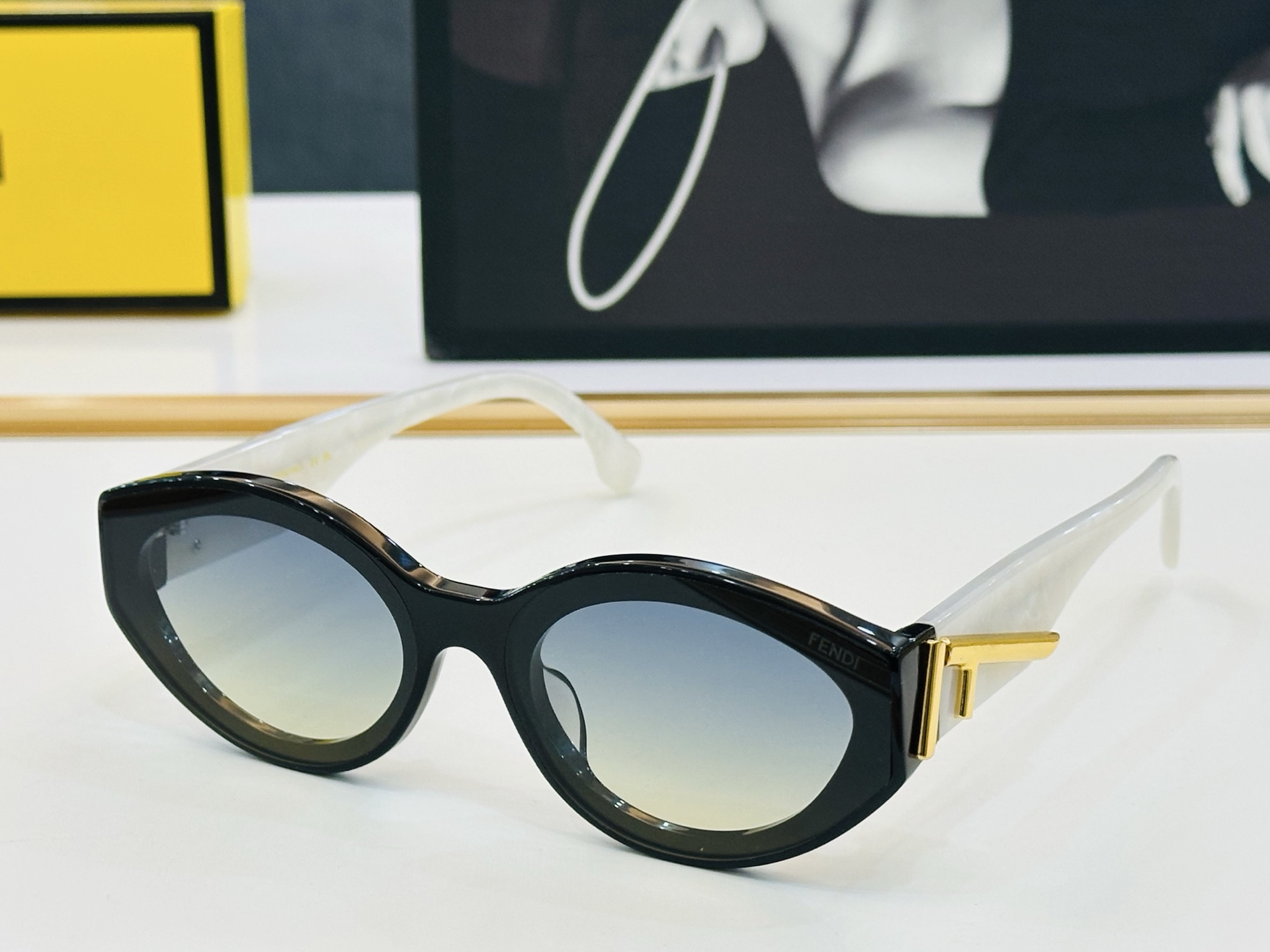 FEND* 芬家 FOA056V Size：63口15-145 👍👍标新立异 👄👄C适合各种脸型 