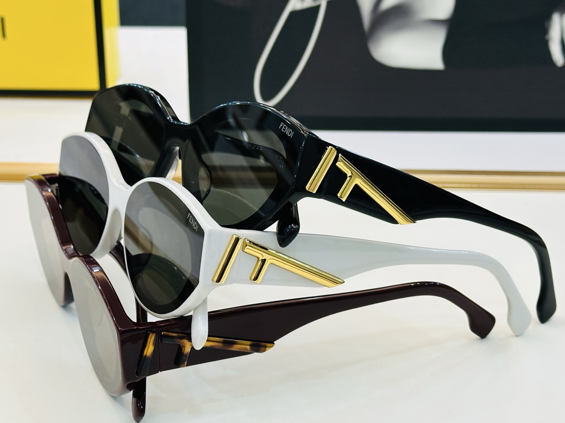 FEND* 芬家 FOA056V Size：63口15-145 👍👍标新立异 👄👄C适合各种脸型 