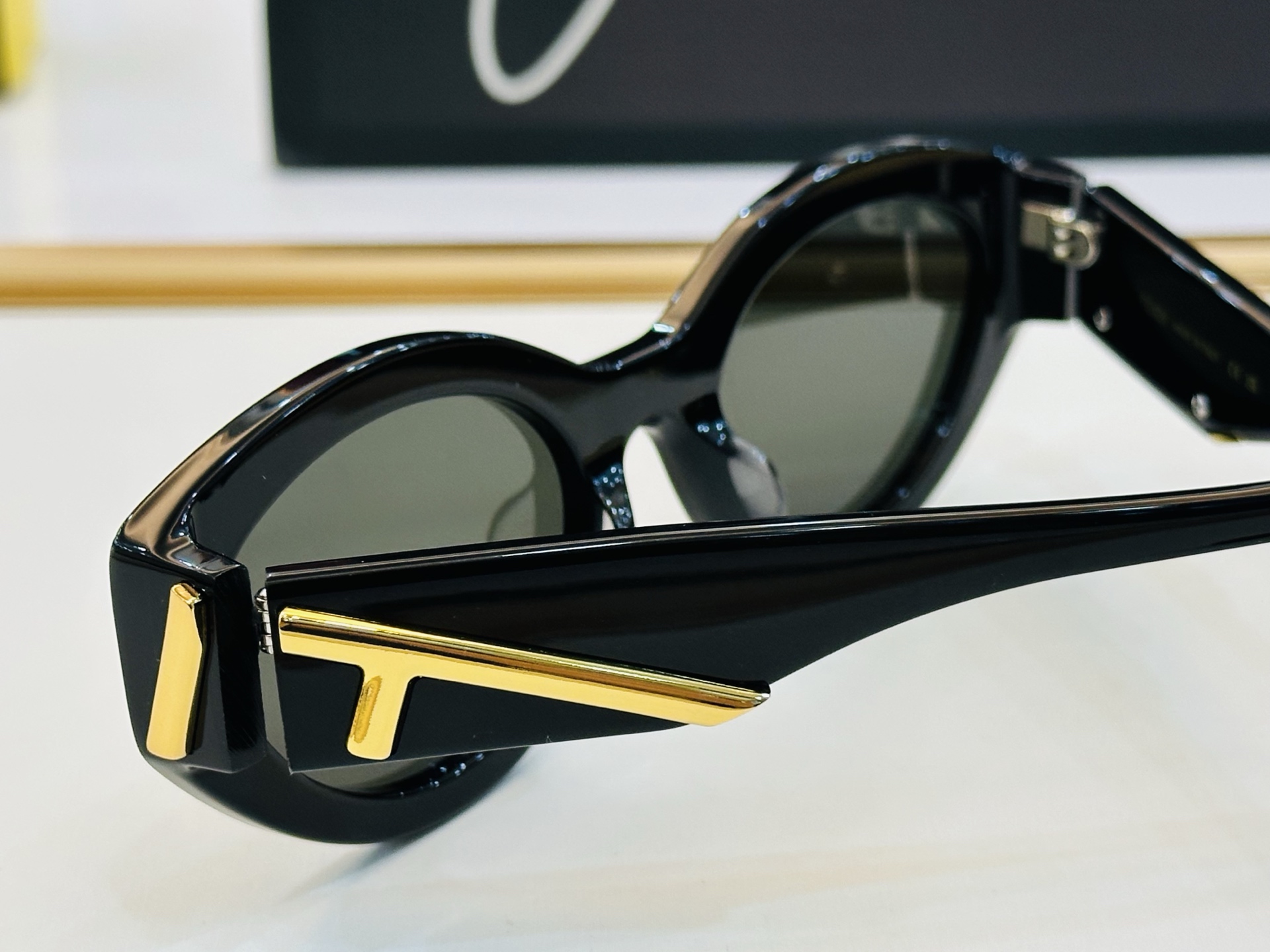 FEND* 芬家 FOA056V Size：63口15-145 👍👍标新立异 👄👄C适合各种脸型 