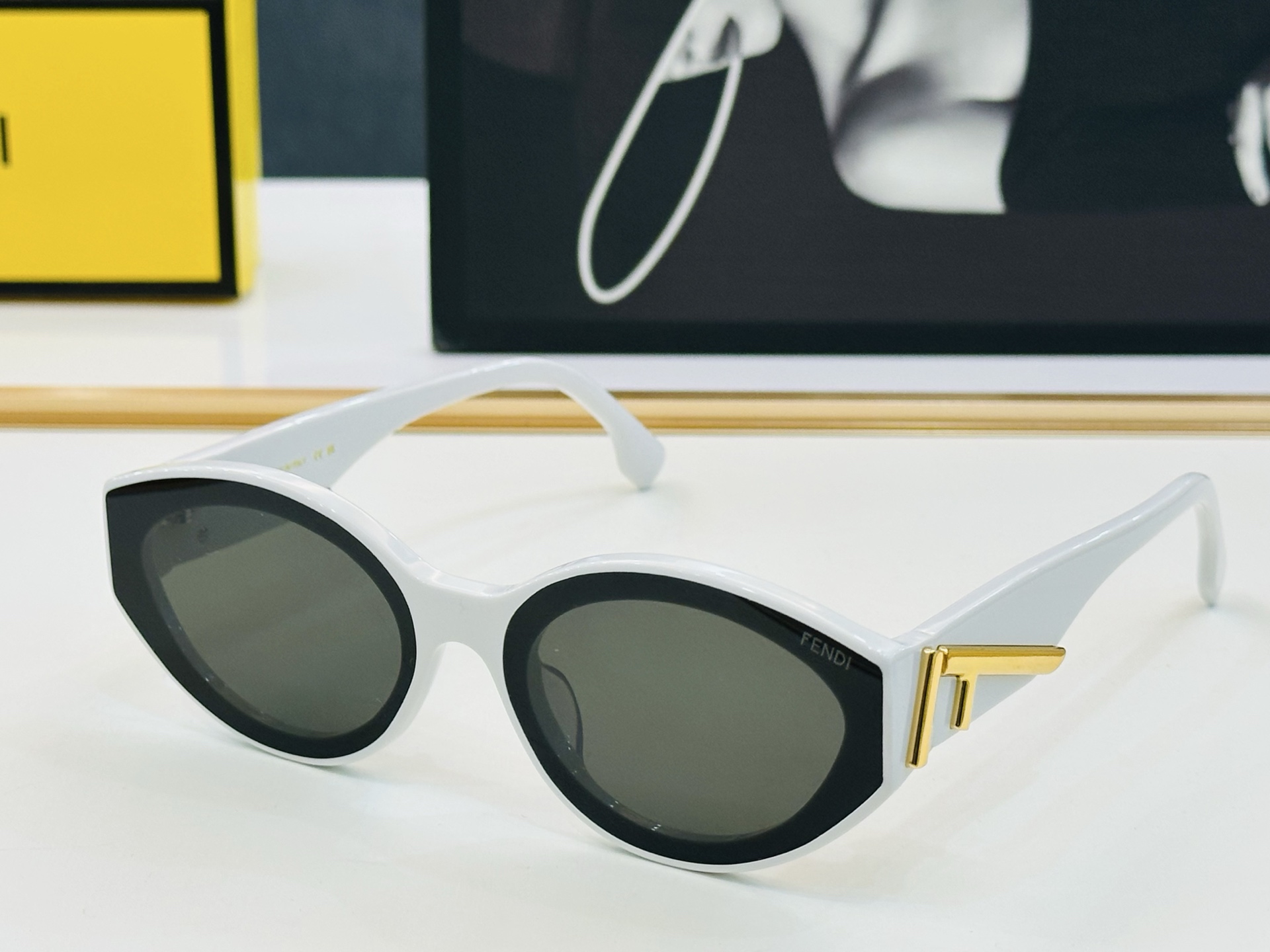 FEND* 芬家 FOA056V Size：63口15-145 👍👍标新立异 👄👄C适合各种脸型 