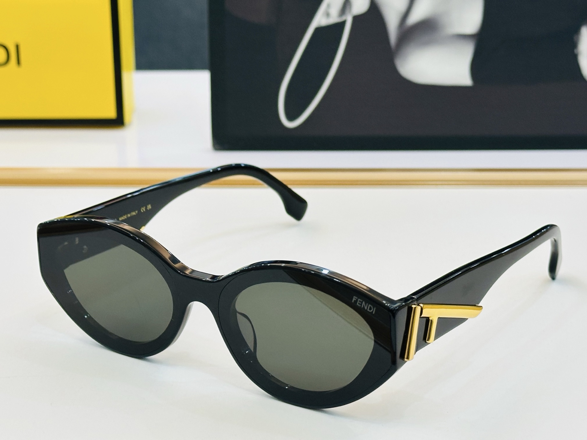 NO:373874,FEND* Fenjia FOA056V Size63 15-145 Innovative C Suitable for all face shapes Glasses Sunglasses Sunglasses, Glasses, Fendi, Fendi19860909FEND* 芬家 FOA056V Size63口15-145 标新立异 C适合各种脸型 眼镜墨镜太阳镜,眼镜,fendi,fendi,glasses