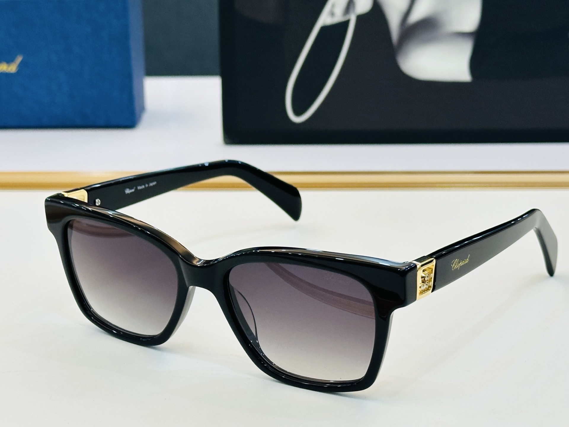 NO:373858,Original Chopard Chopin MODEL: VCH401S Size54 18-145 In modern and fashionable design style Z sunglasses, sunglasses, chopard19860909原版 Chopard肖邦 MODEL: VCH401S Size54口18-145 以现代时尚的设计风格 Z 太阳镜 眼镜墨镜太阳镜,眼镜,chopard,glasses