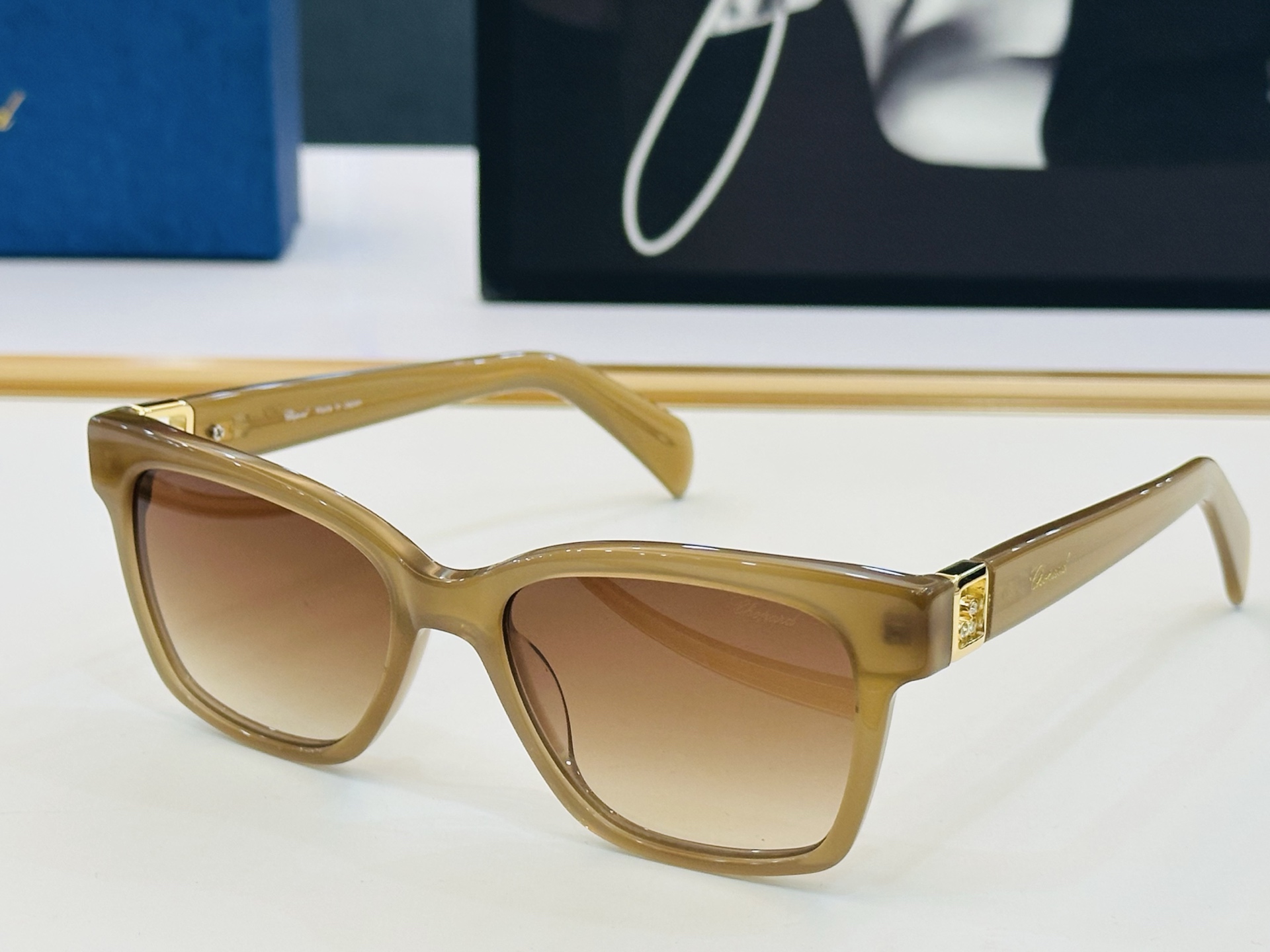 原版 ChoPard肖邦 MODEL VCH401S Size：54口18-145 以现代时尚的设计风格