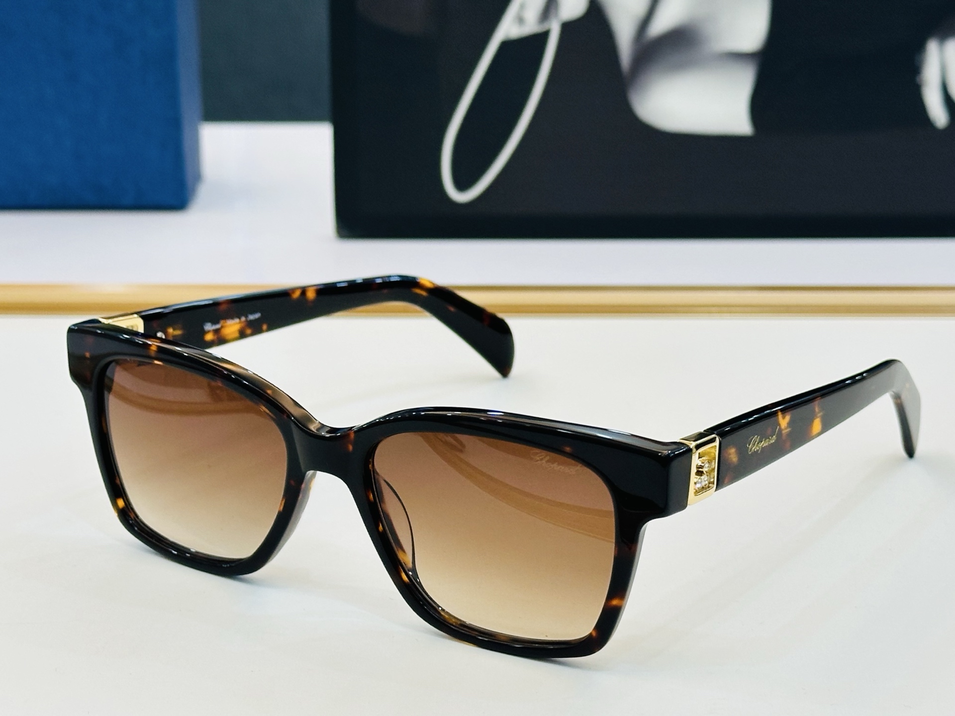 原版 ChoPard肖邦 MODEL VCH401S Size：54口18-145 以现代时尚的设计风格