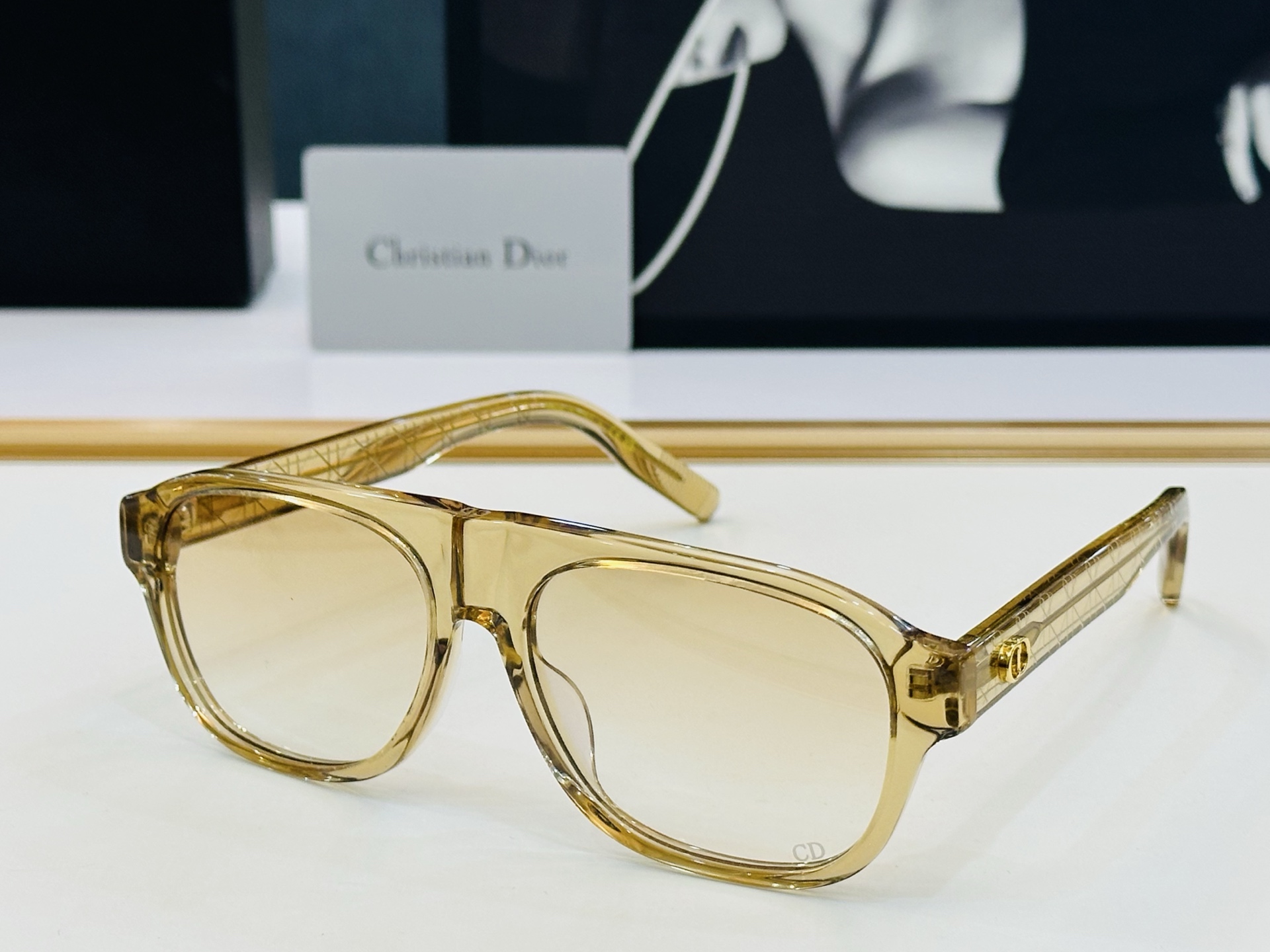 🔻🔻🔻DIO* 迪家 A1F Size：57口16-145  春夏款墨镜 😎🔆 C搭配镜腿精致 质量上佳